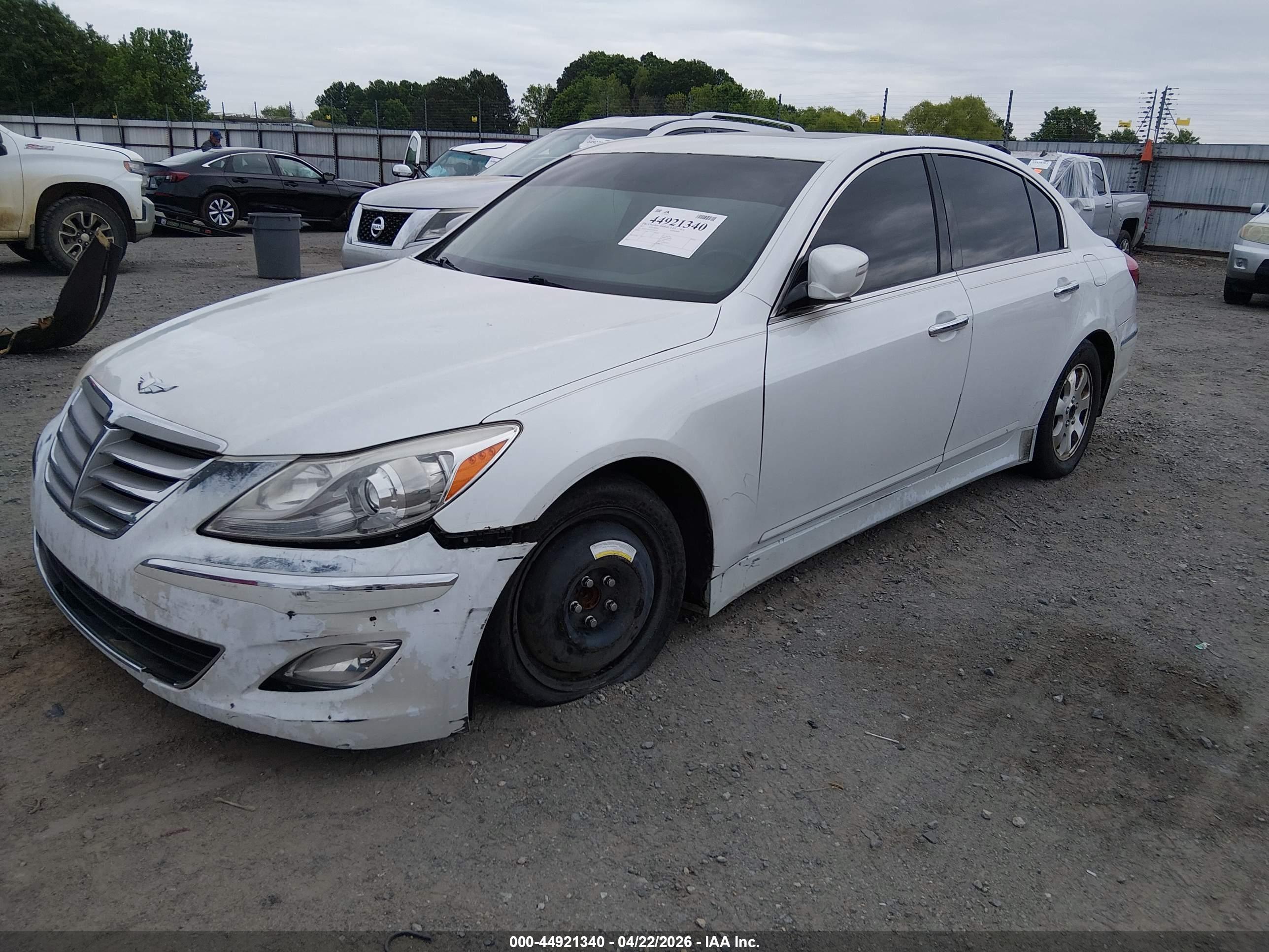 HYUNDAI GENESIS image 2