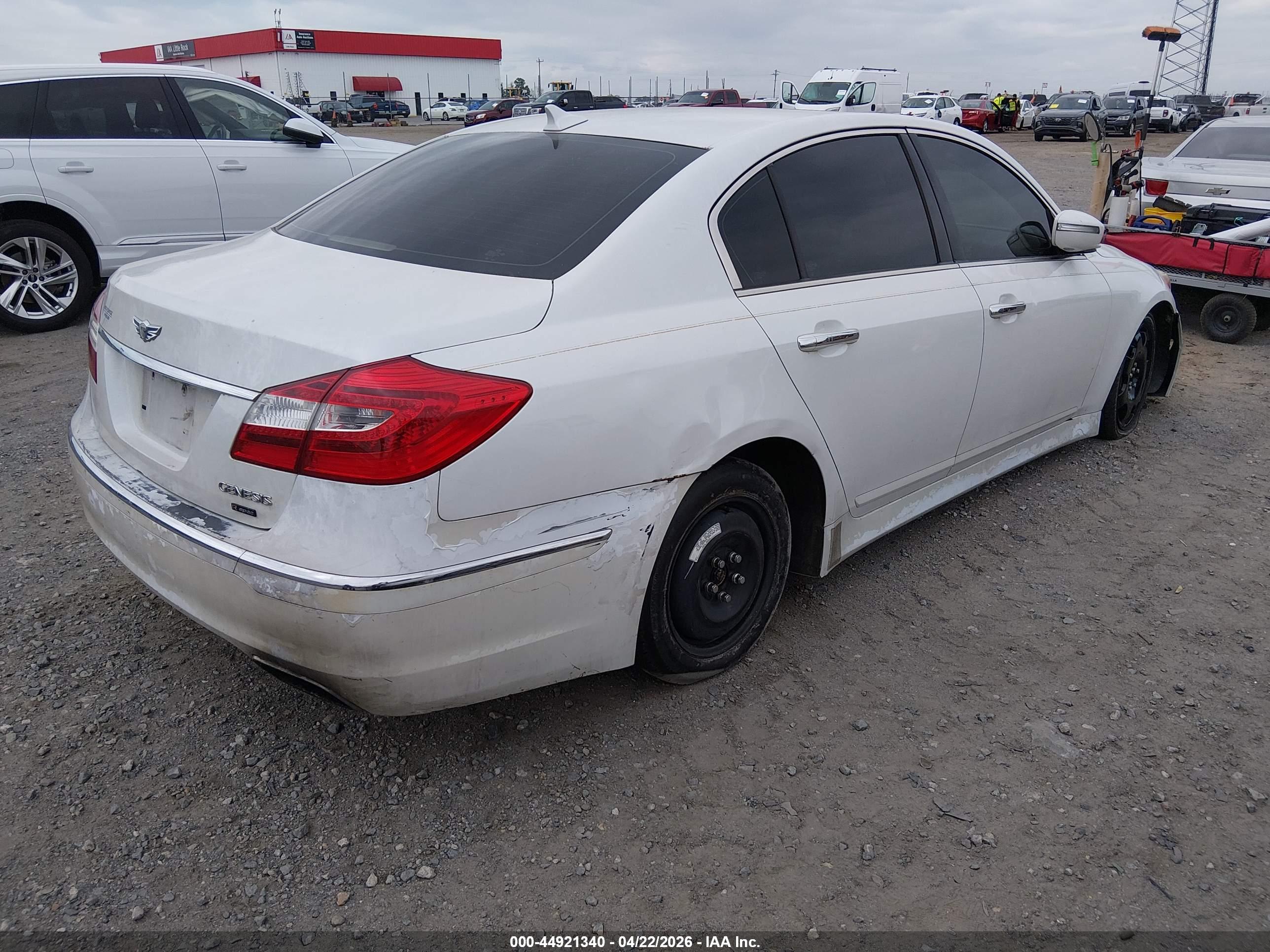 HYUNDAI GENESIS image 4