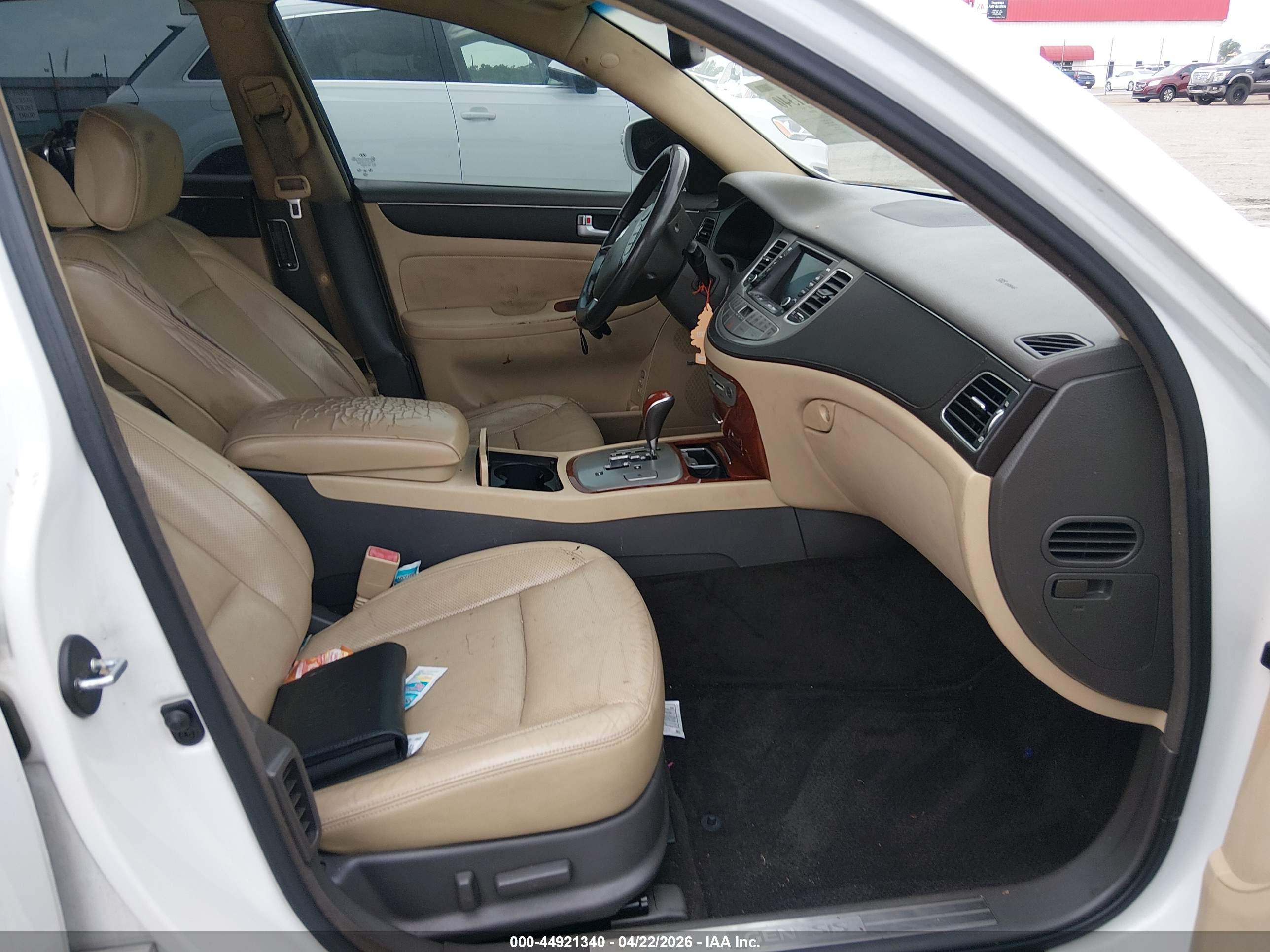 HYUNDAI GENESIS image 5