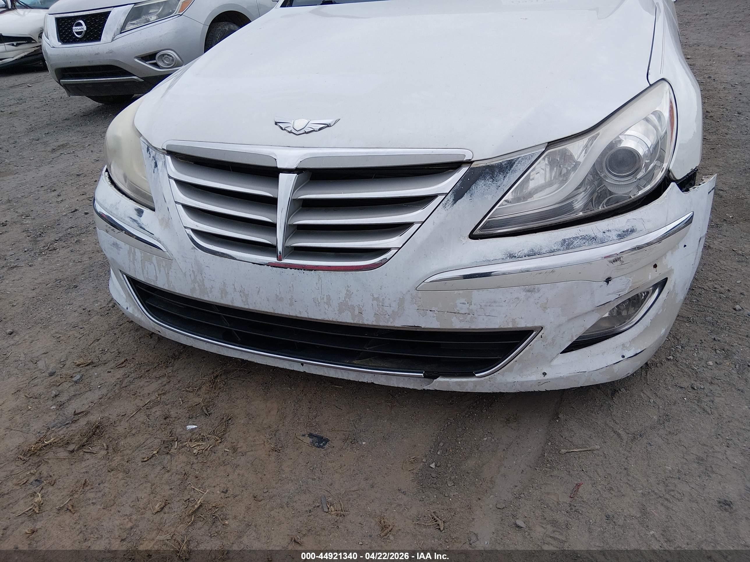 HYUNDAI GENESIS image 6
