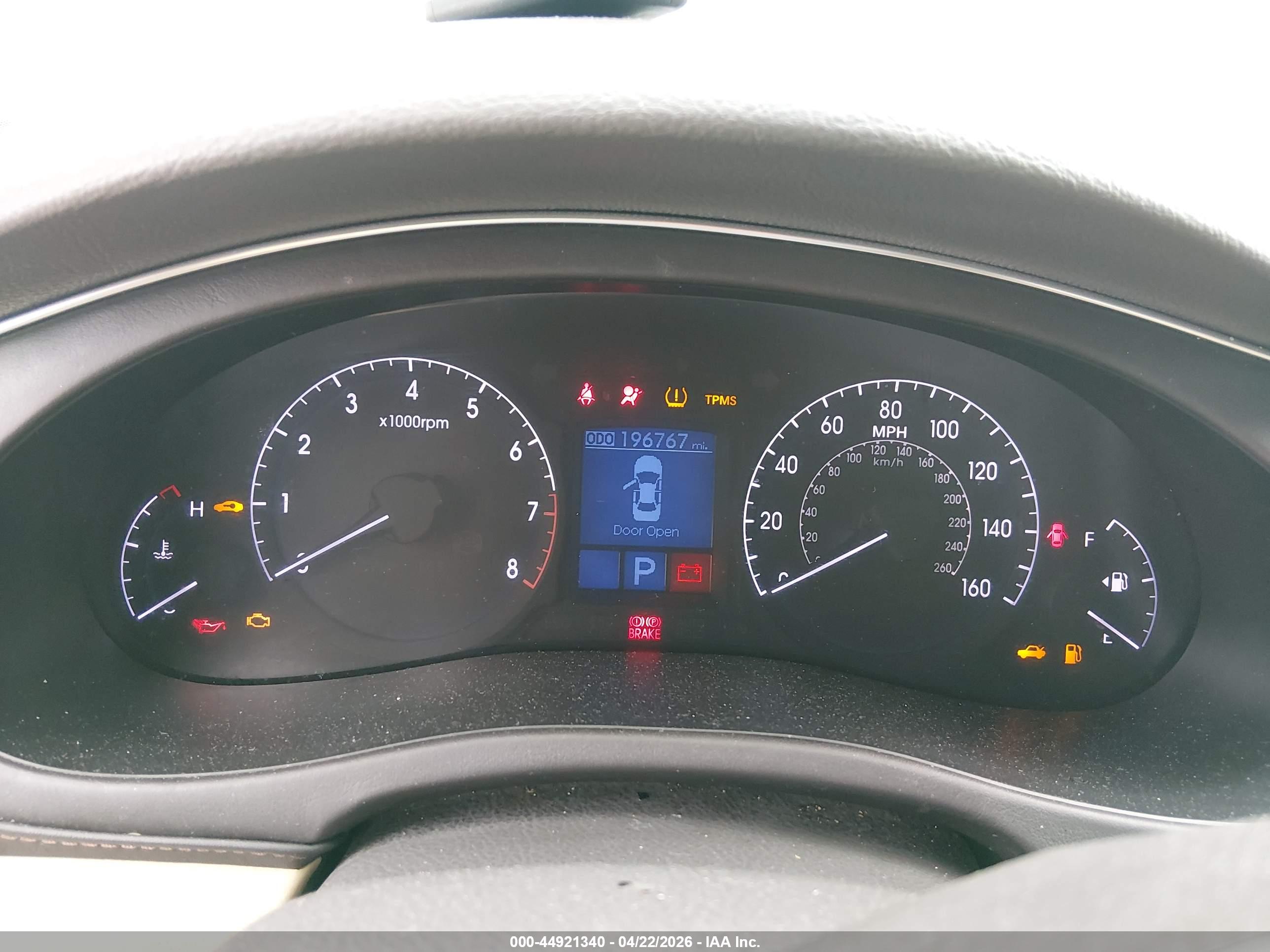 HYUNDAI GENESIS image 7