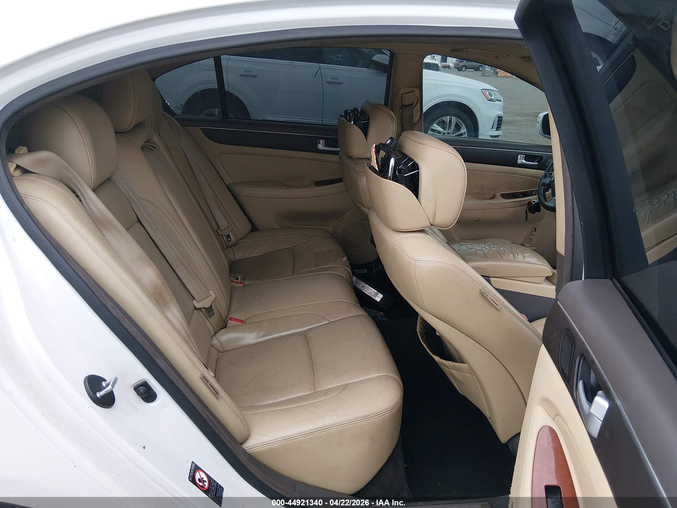 HYUNDAI GENESIS image 8