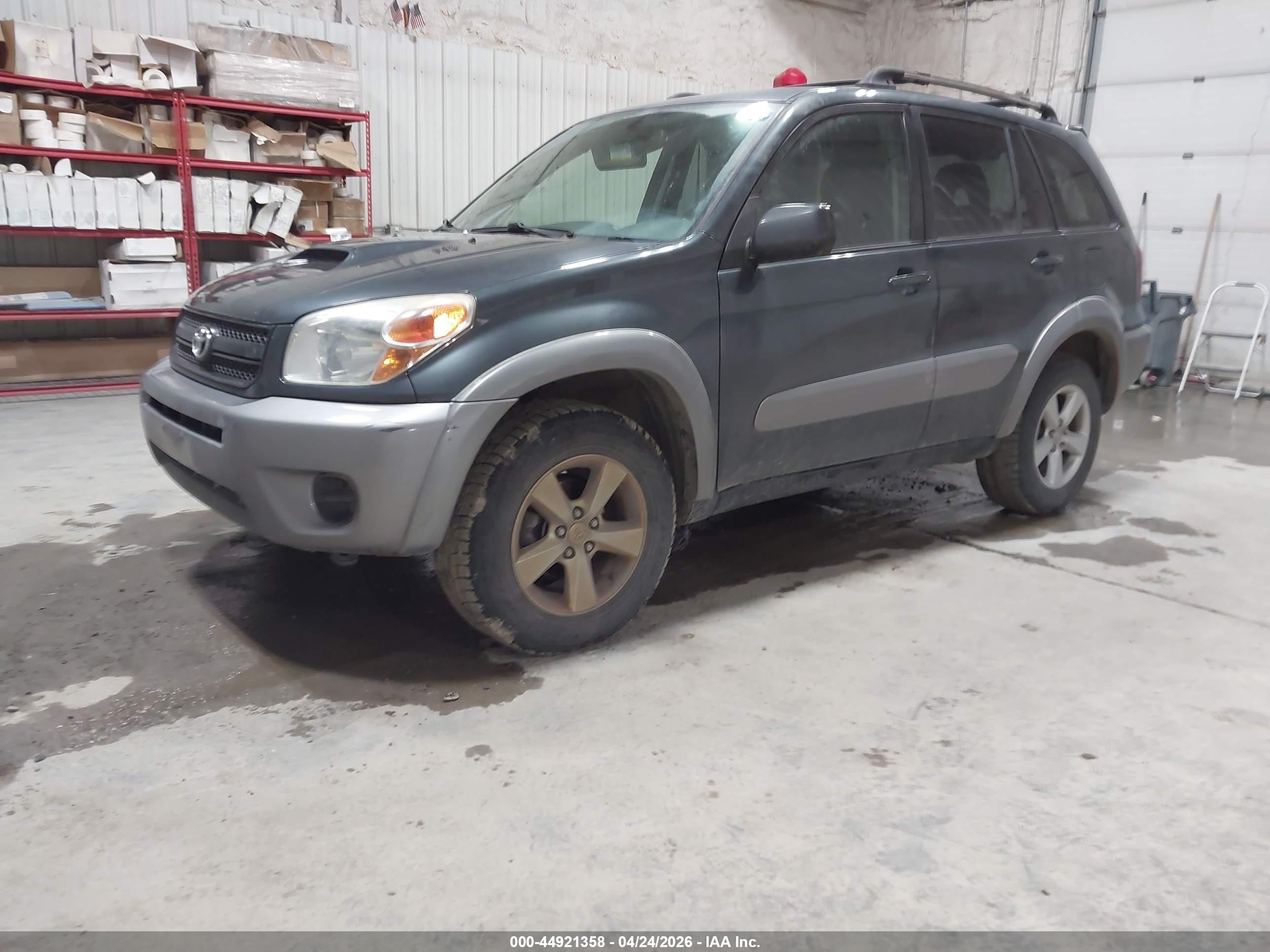 TOYOTA RAV4 image 2