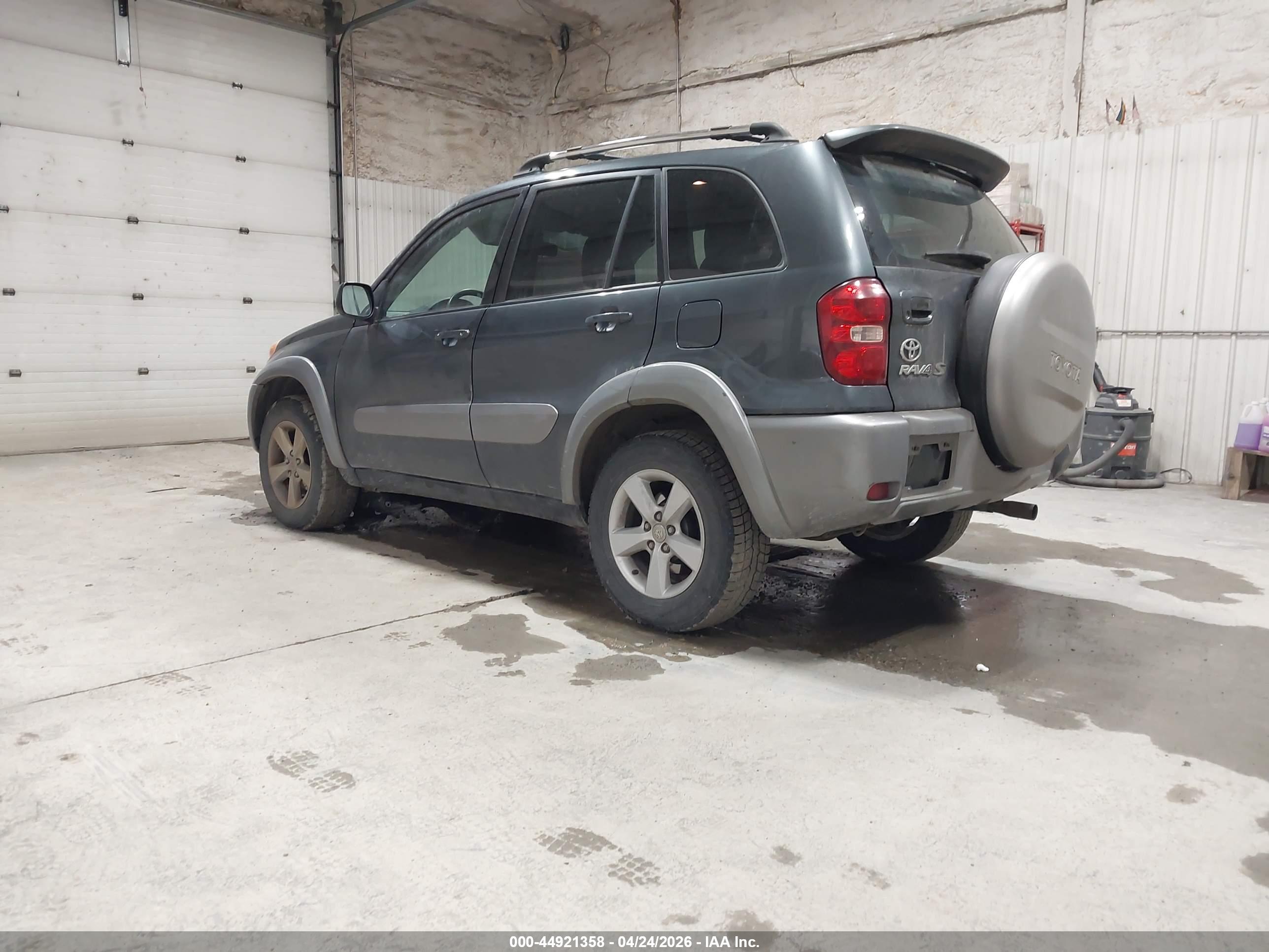 TOYOTA RAV4 image 3