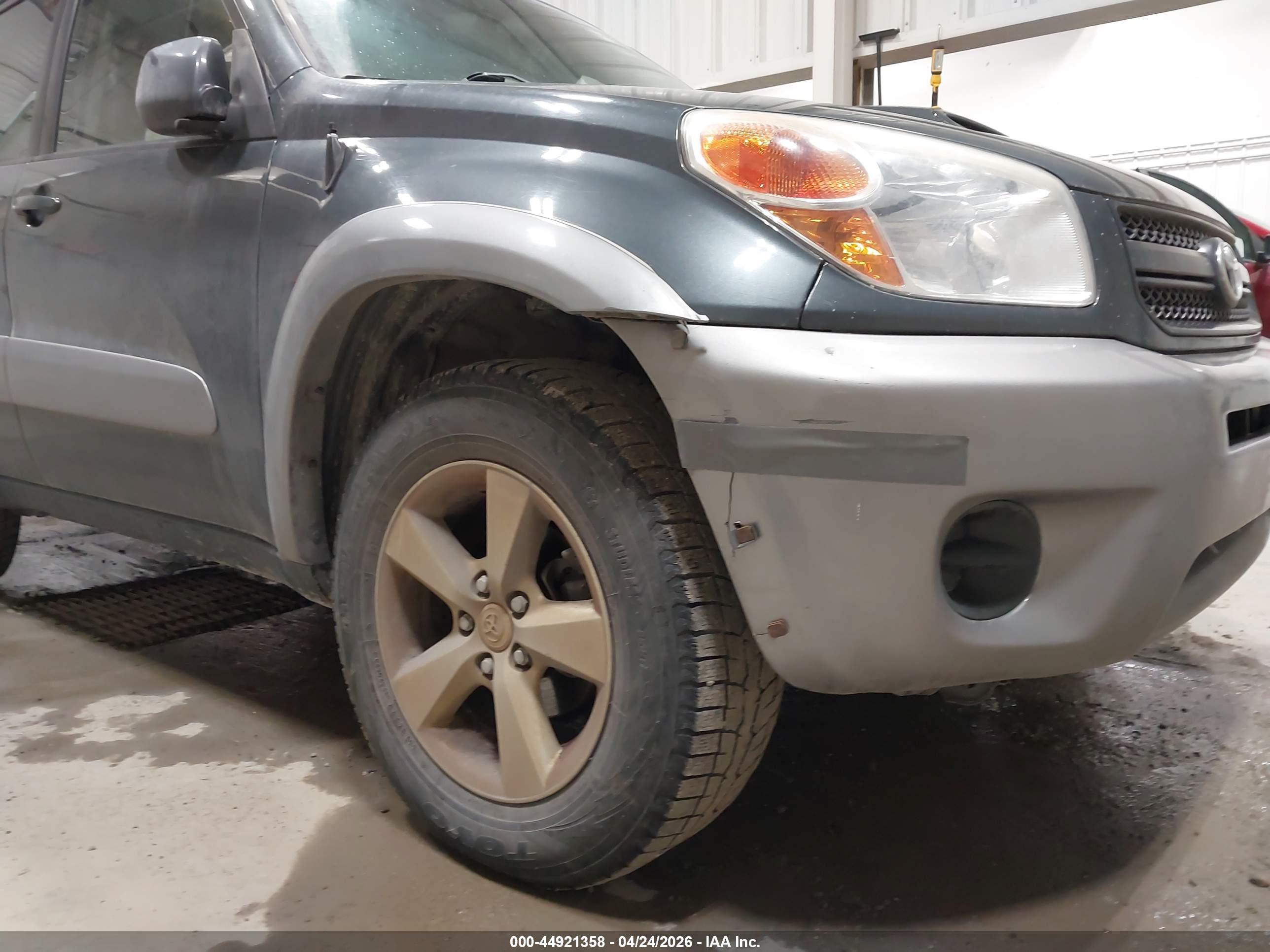 TOYOTA RAV4 image 6