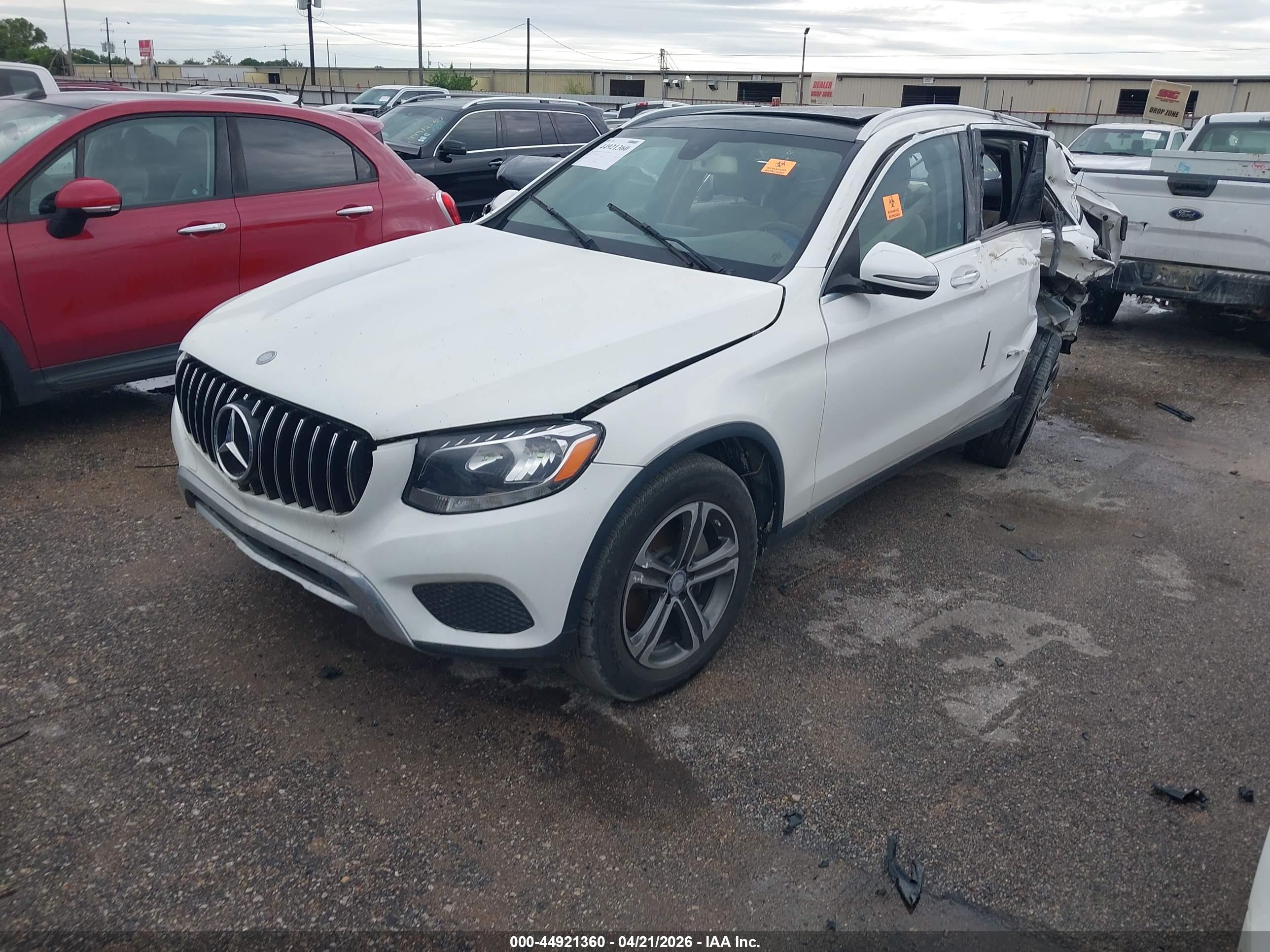 MERCEDES-BENZ GLC image 2