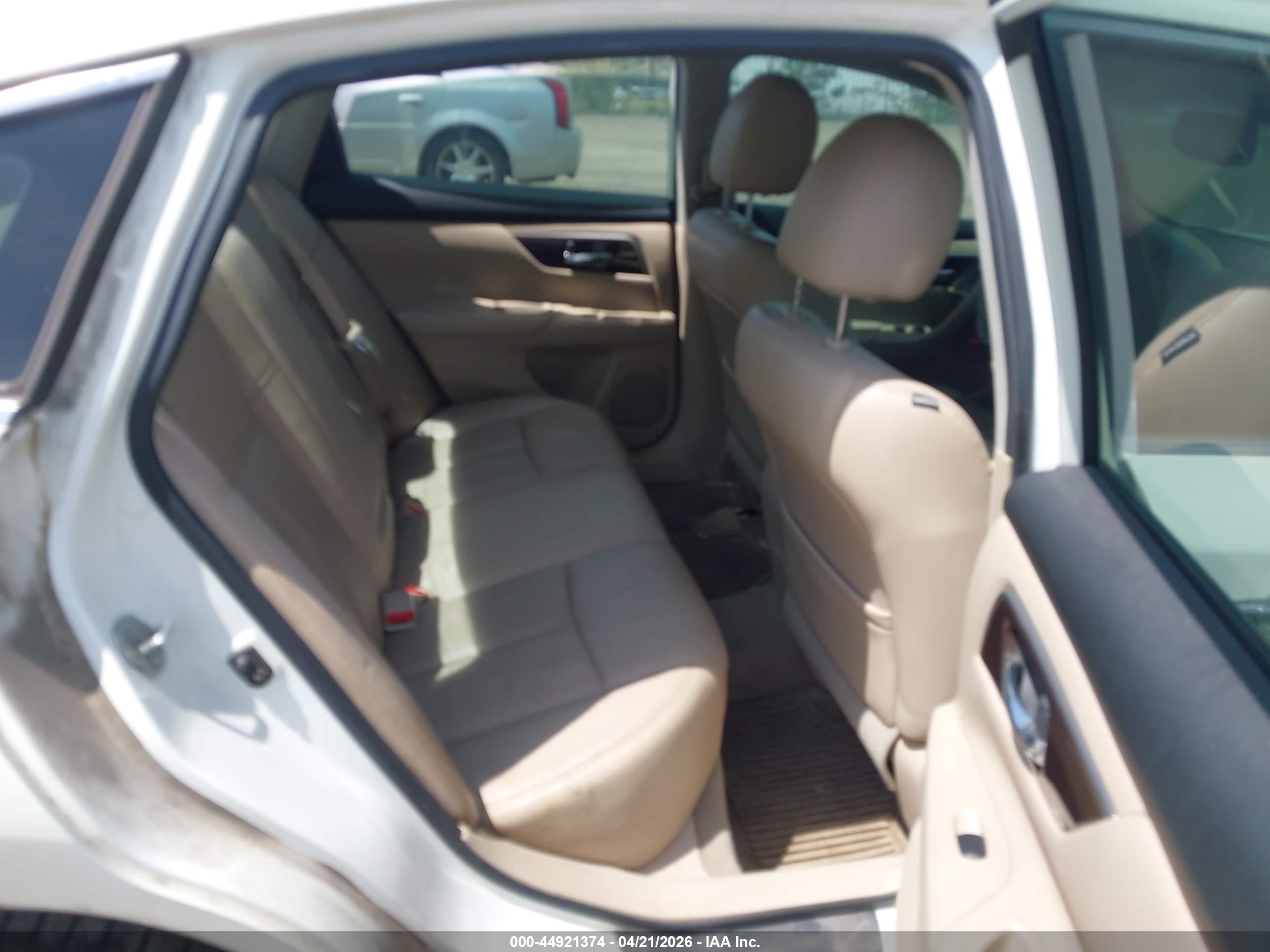 NISSAN ALTIMA image 8