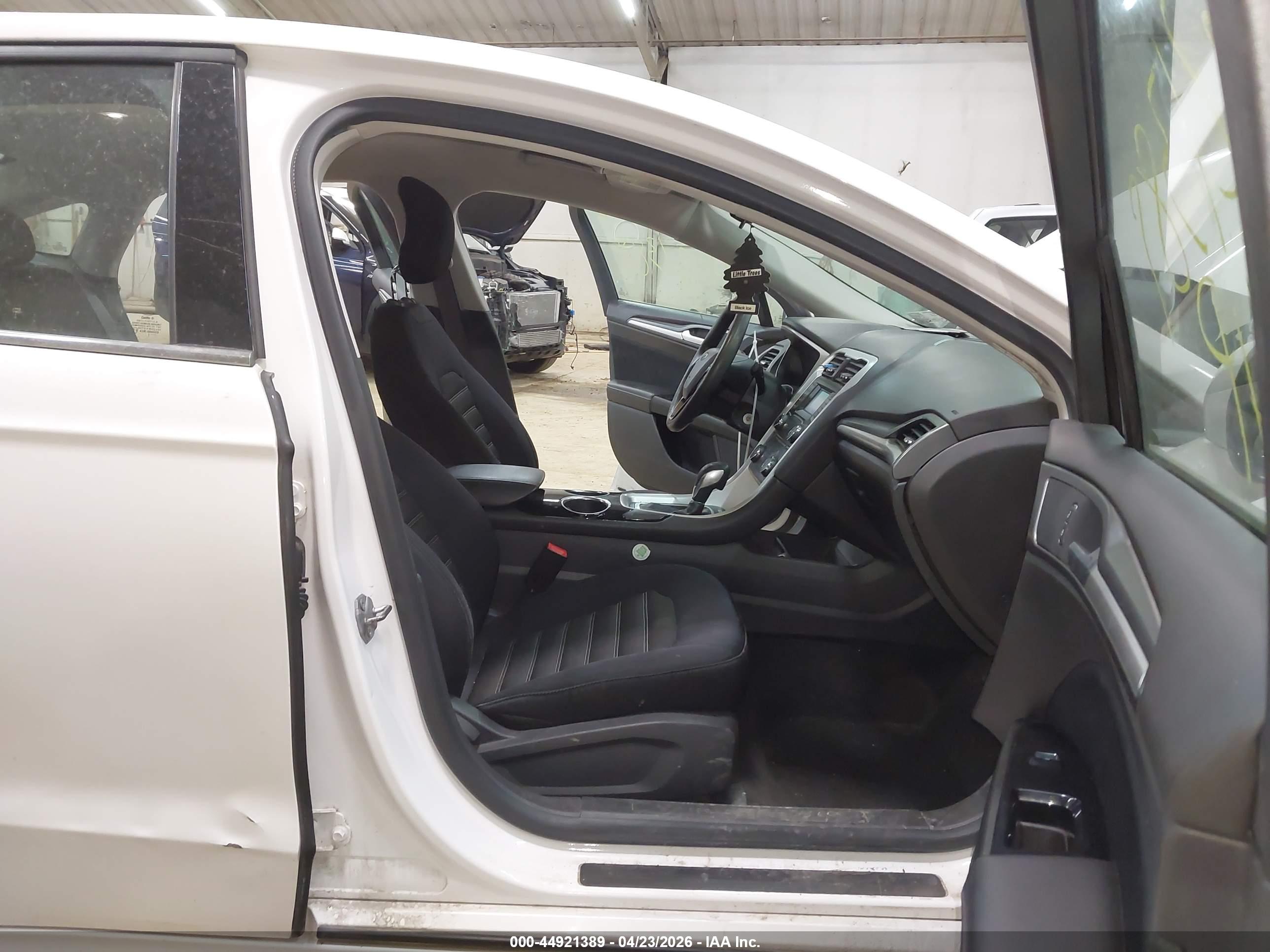 FORD FUSION image 5
