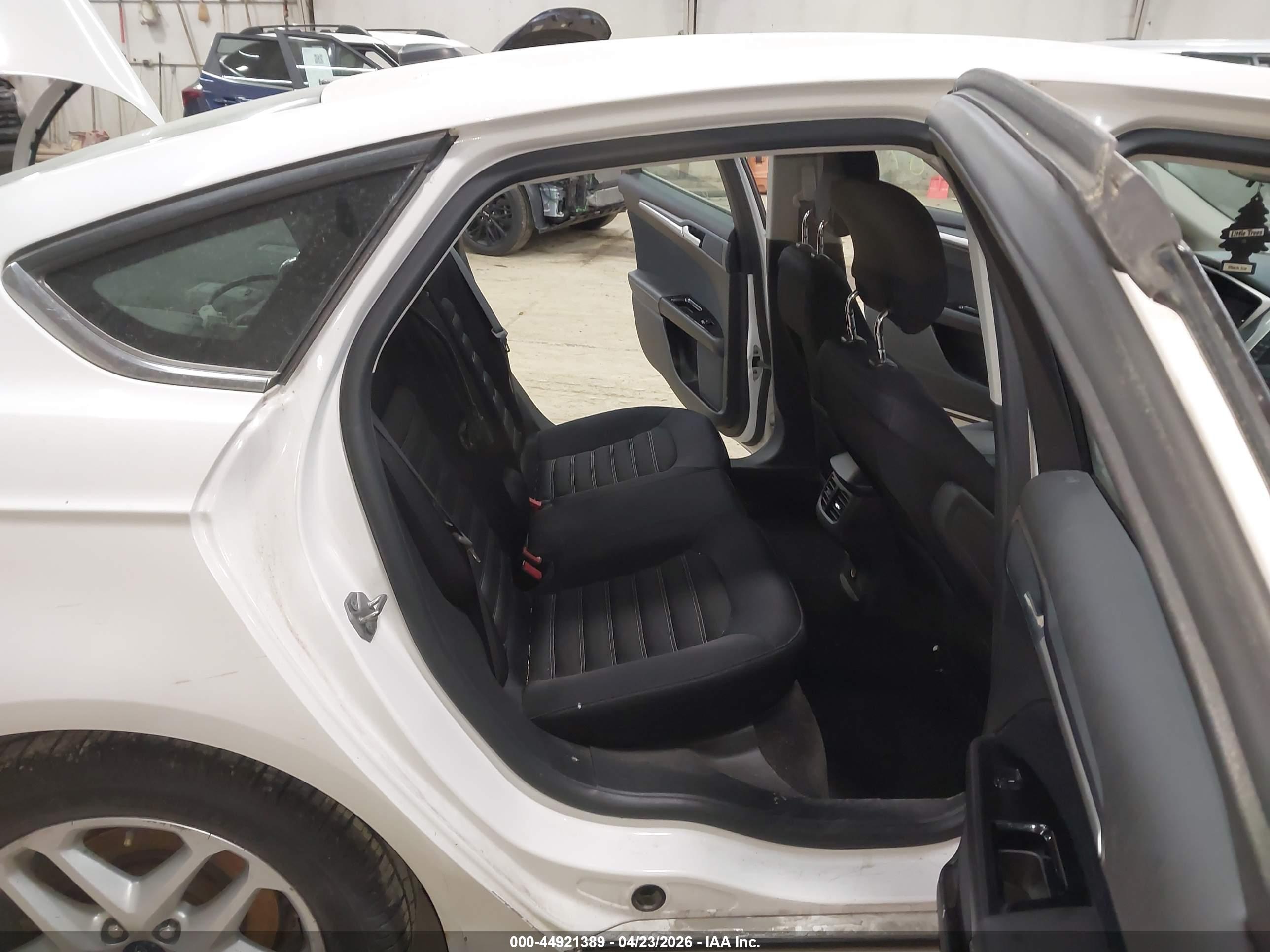 FORD FUSION image 8