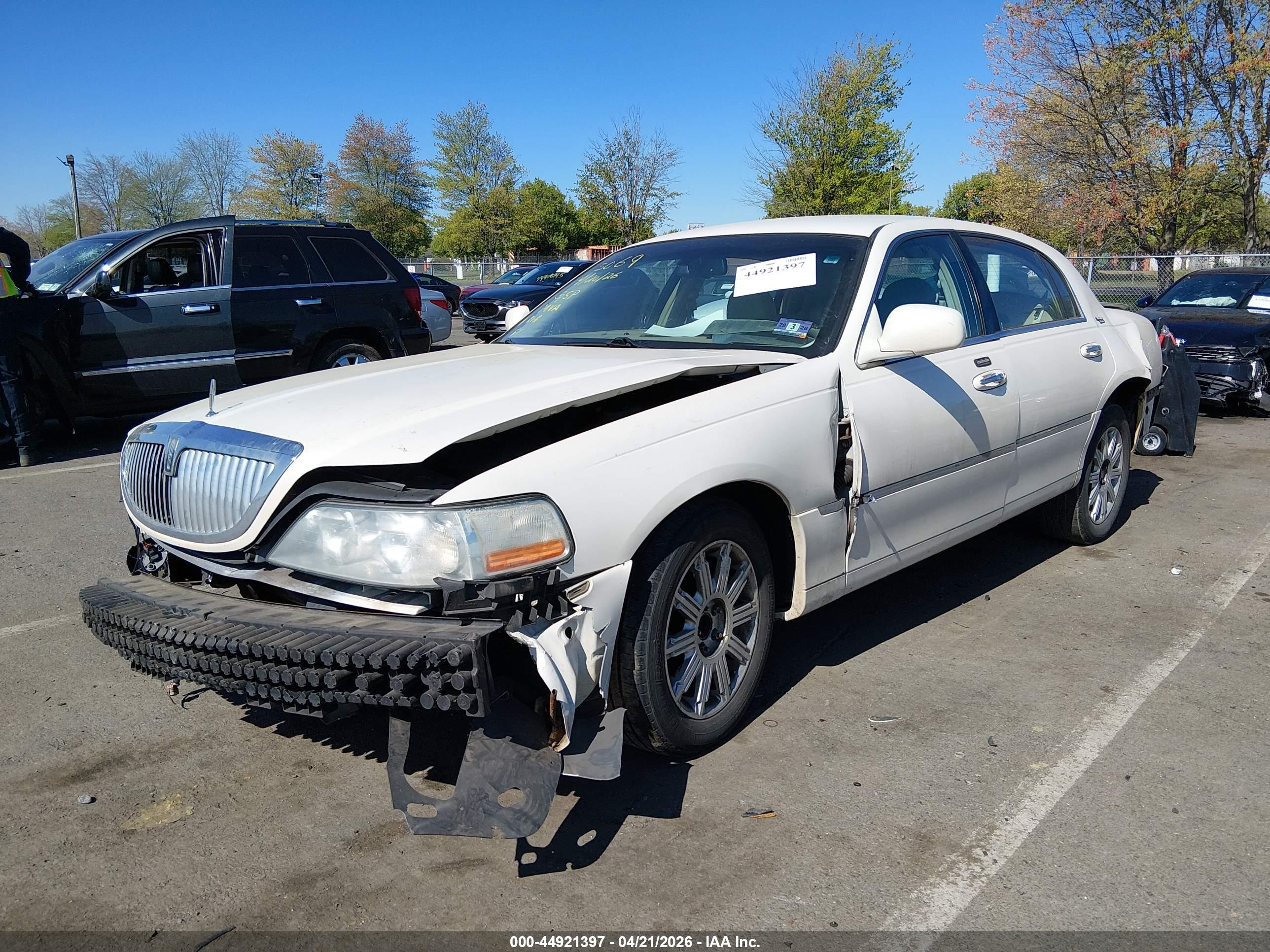 LINCOLN TOWN image 2