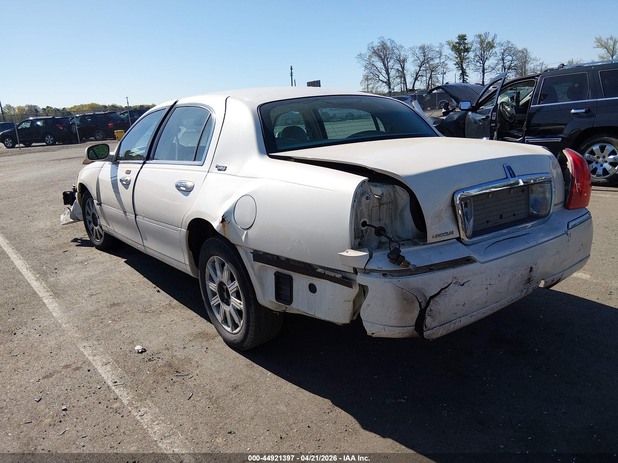 LINCOLN TOWN image 3