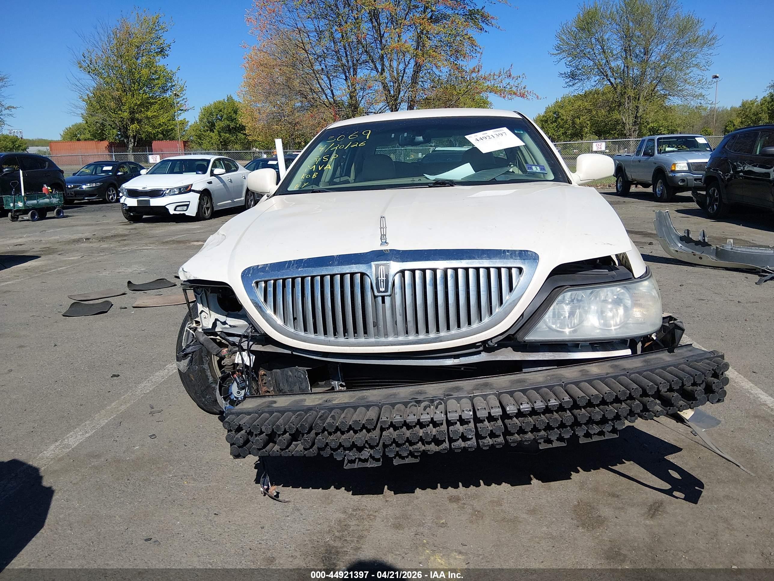 LINCOLN TOWN image 6
