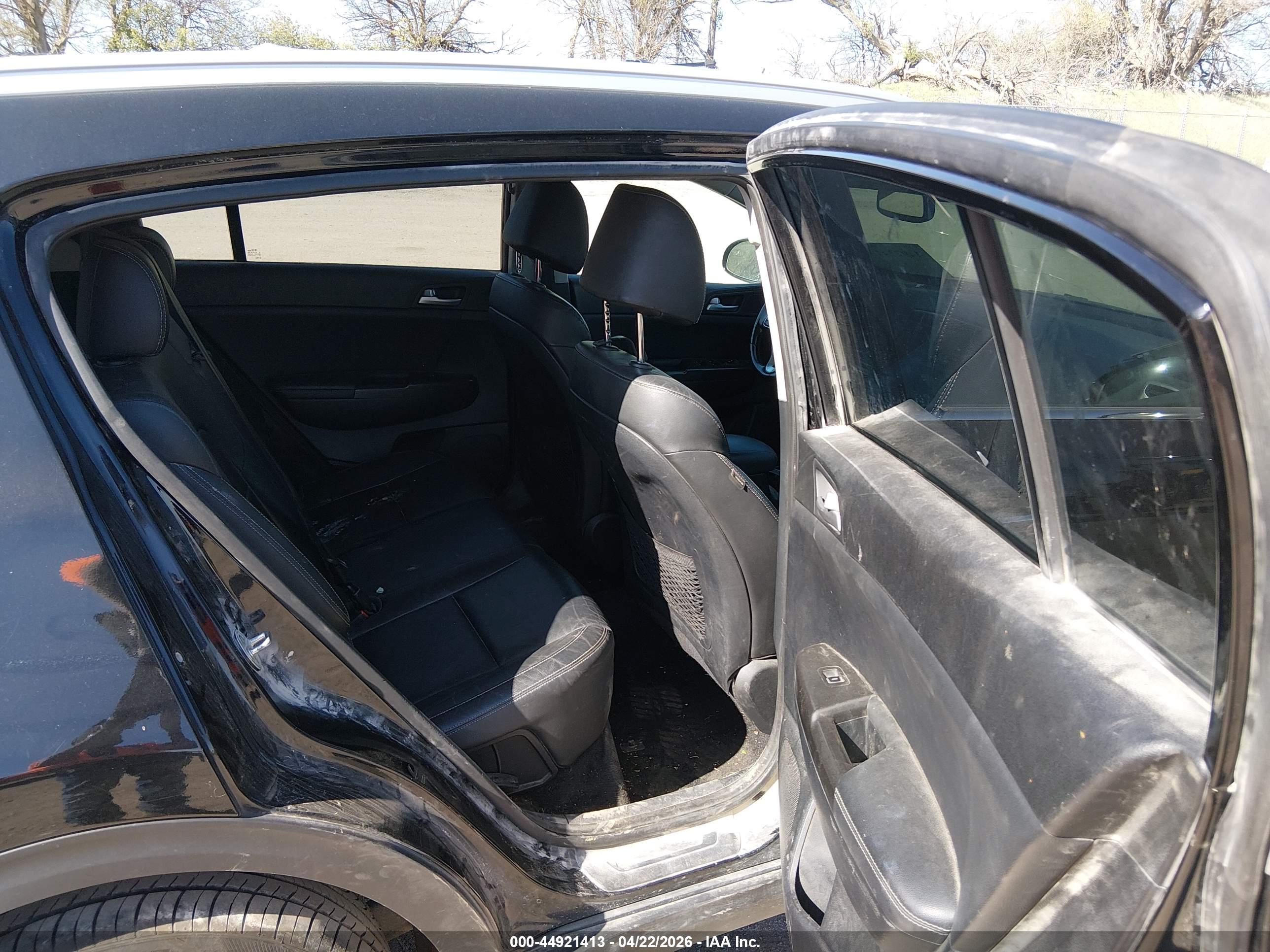 KIA SPORTAGE image 8