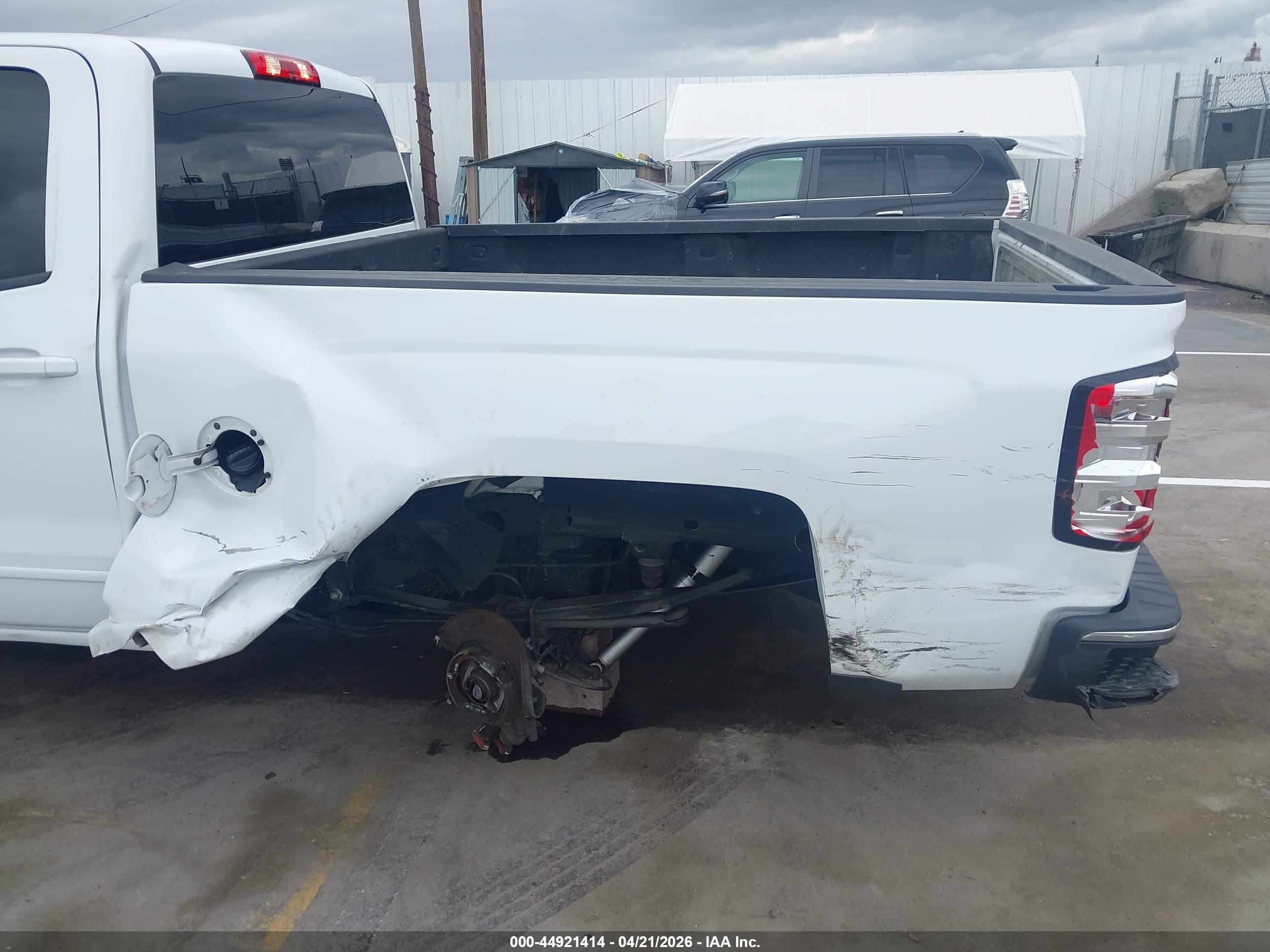 CHEVROLET SILVERADO image 6