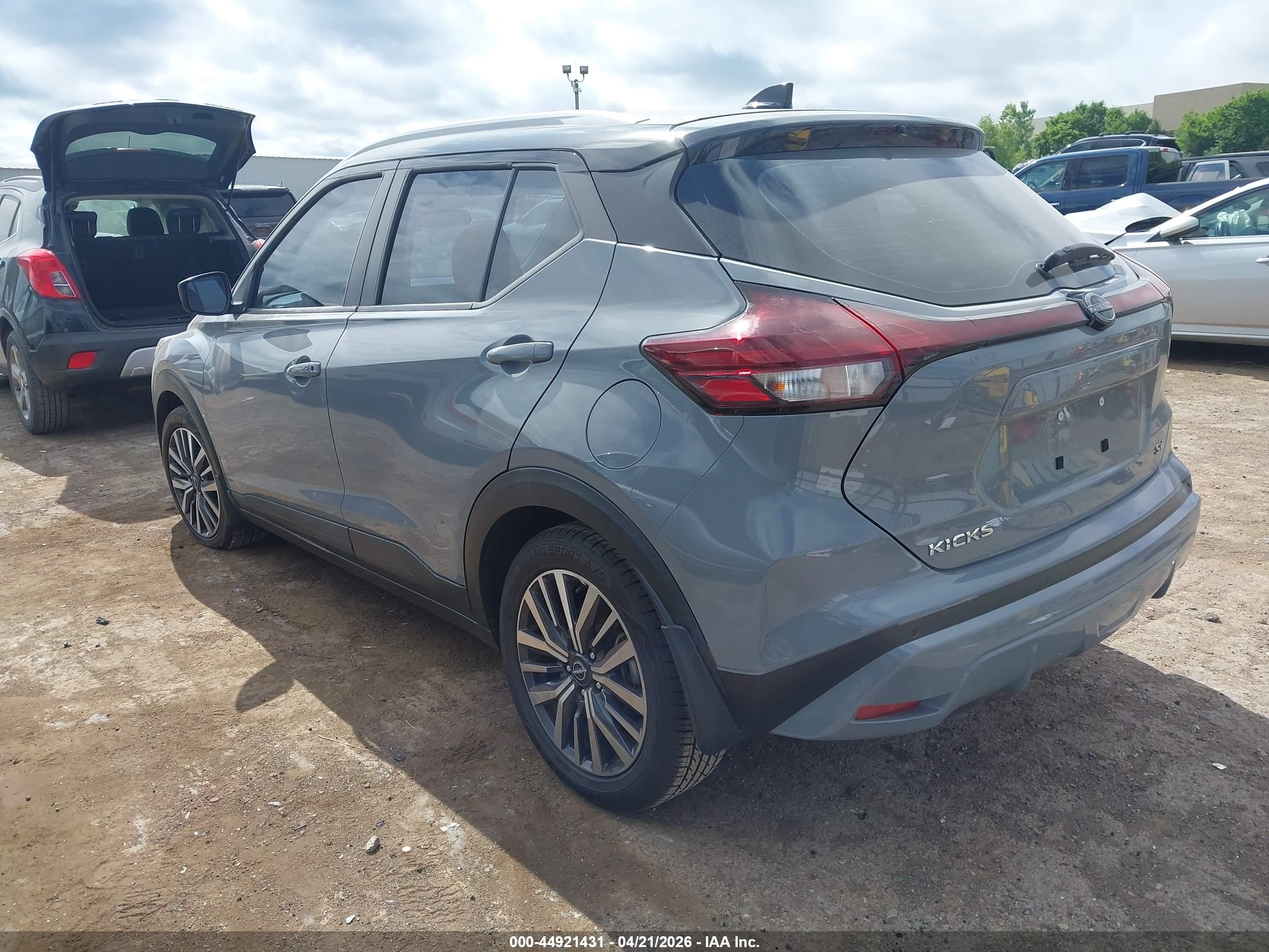 NISSAN KICKS image 3