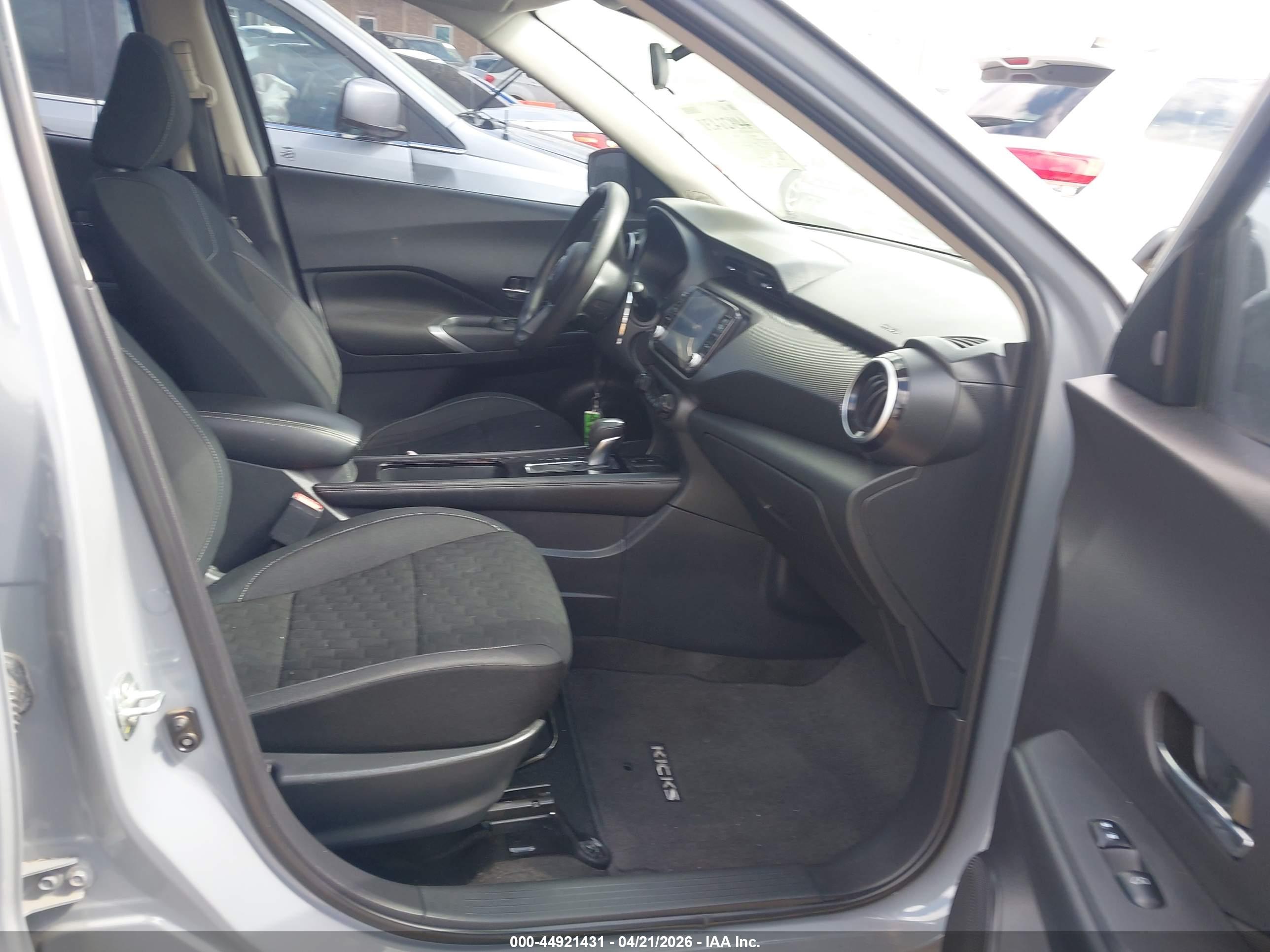NISSAN KICKS image 5