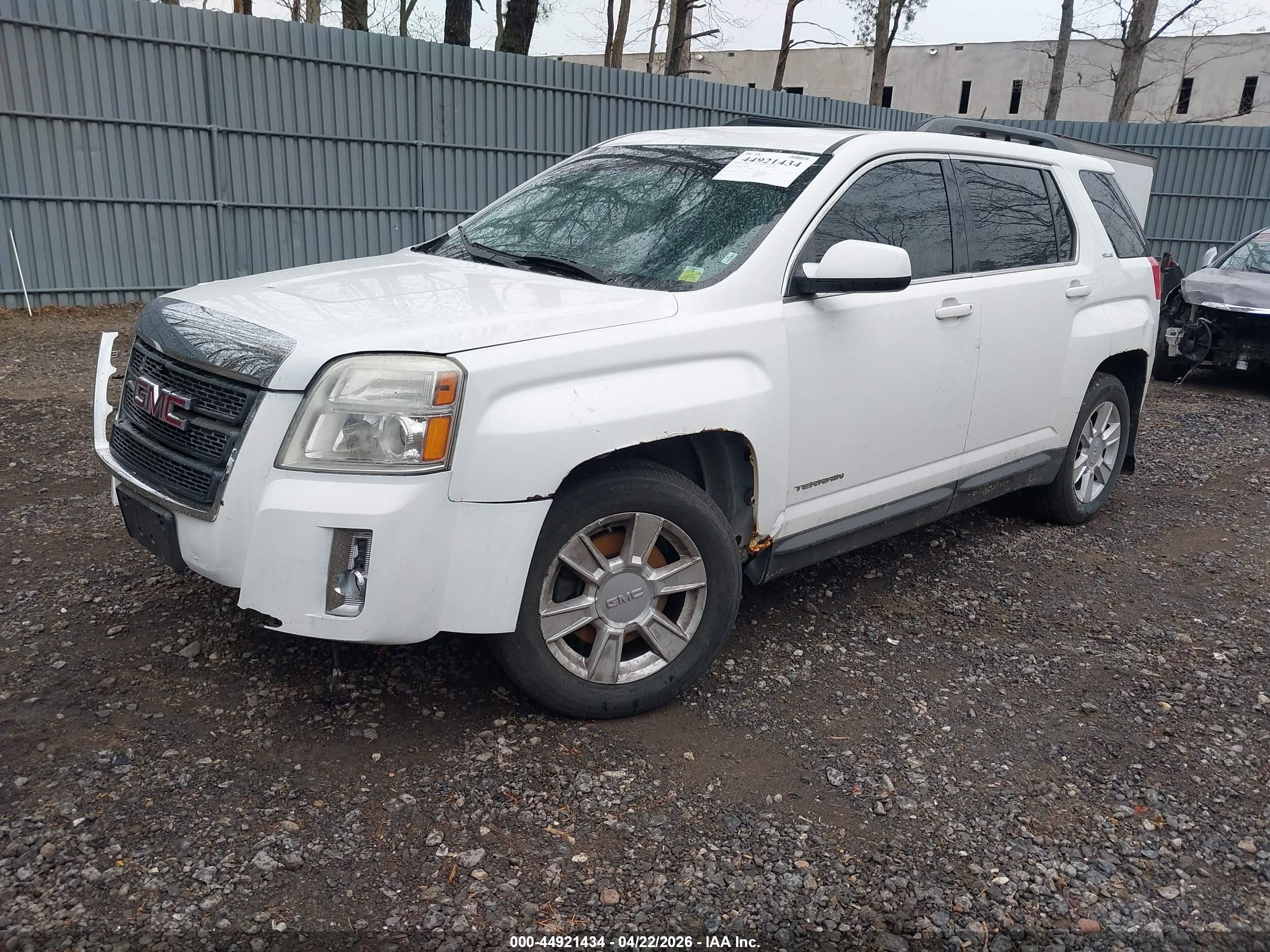 GMC TERRAIN image 2