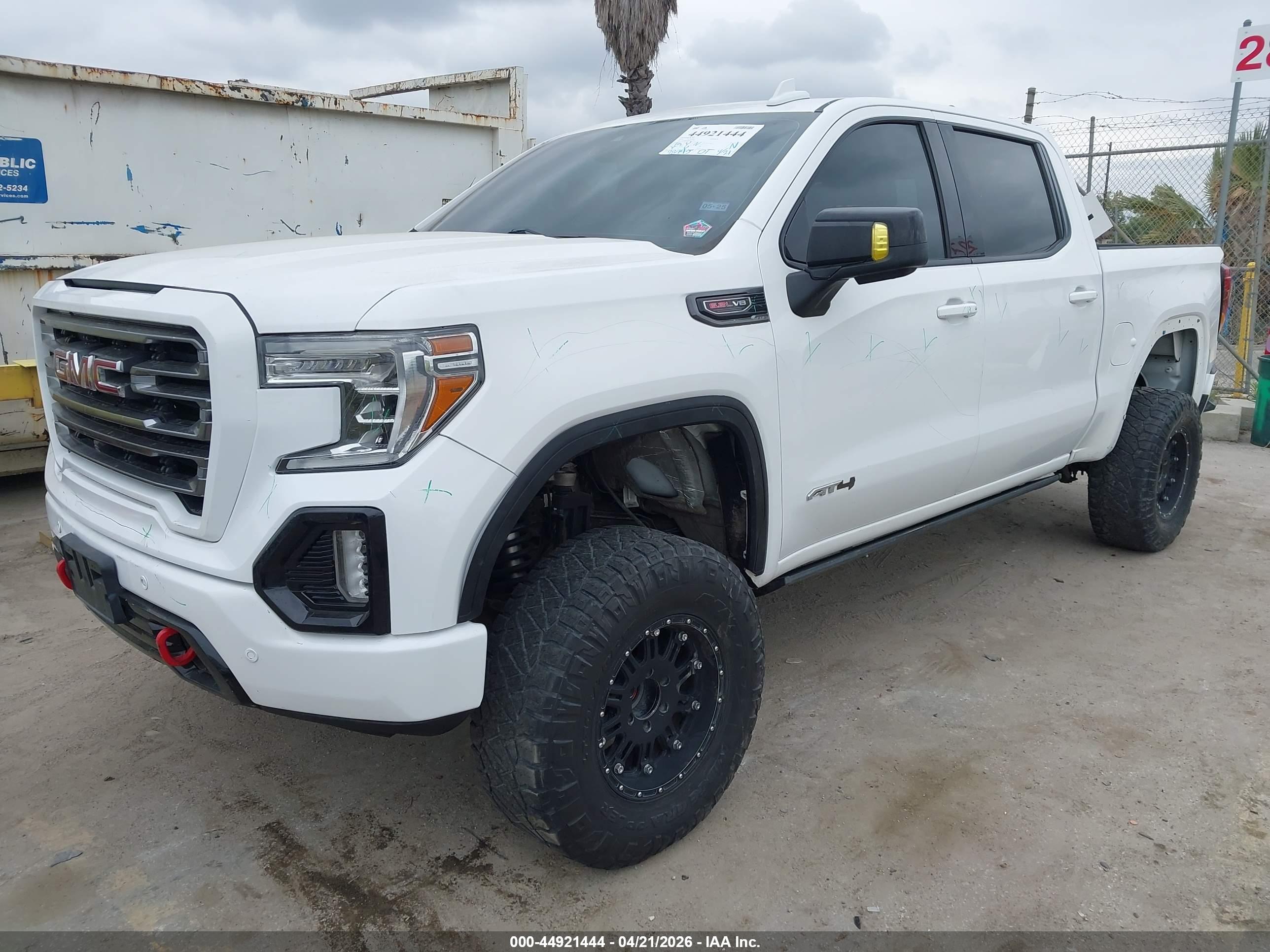 GMC SIERRA image 2