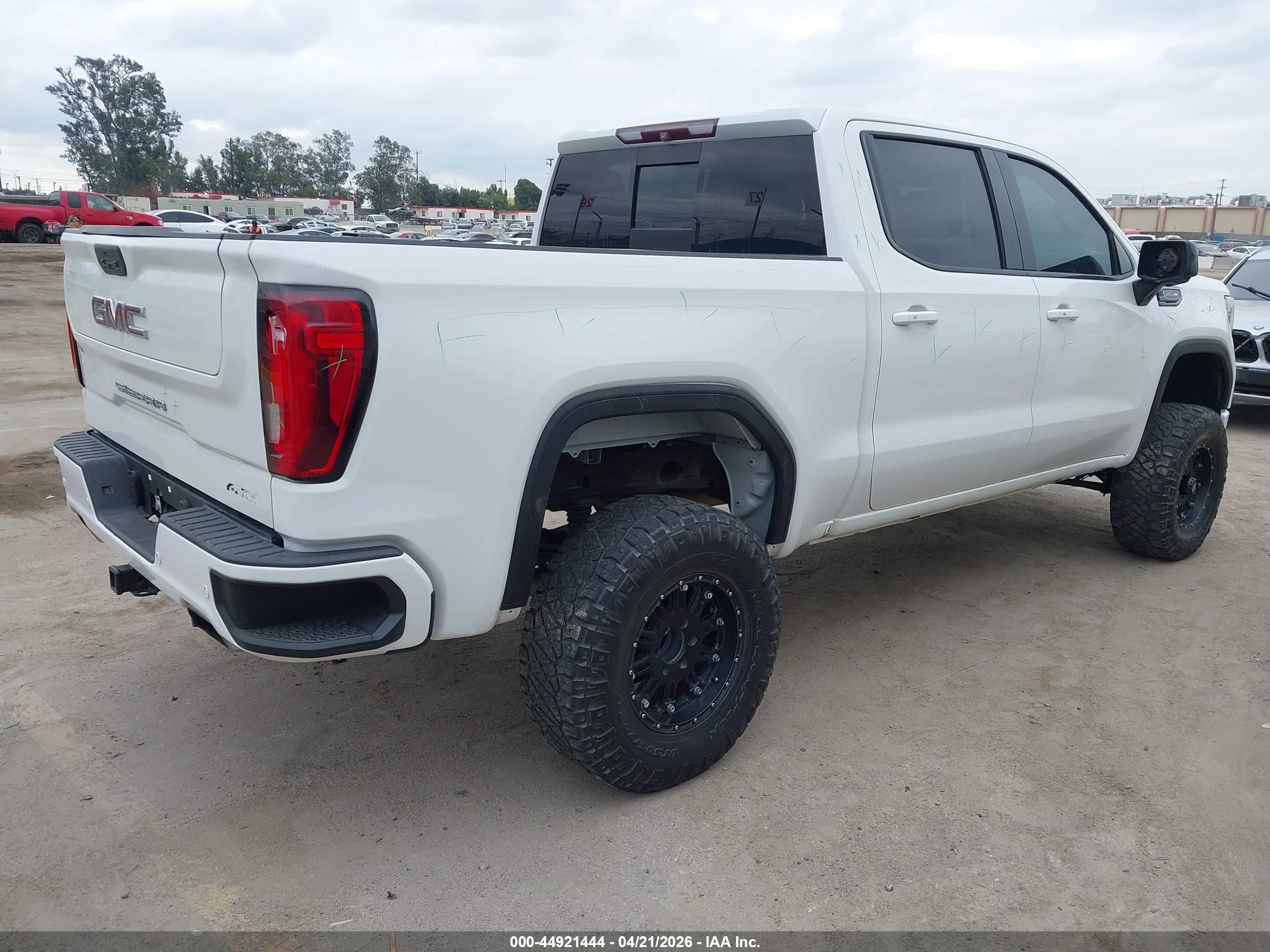 GMC SIERRA image 4