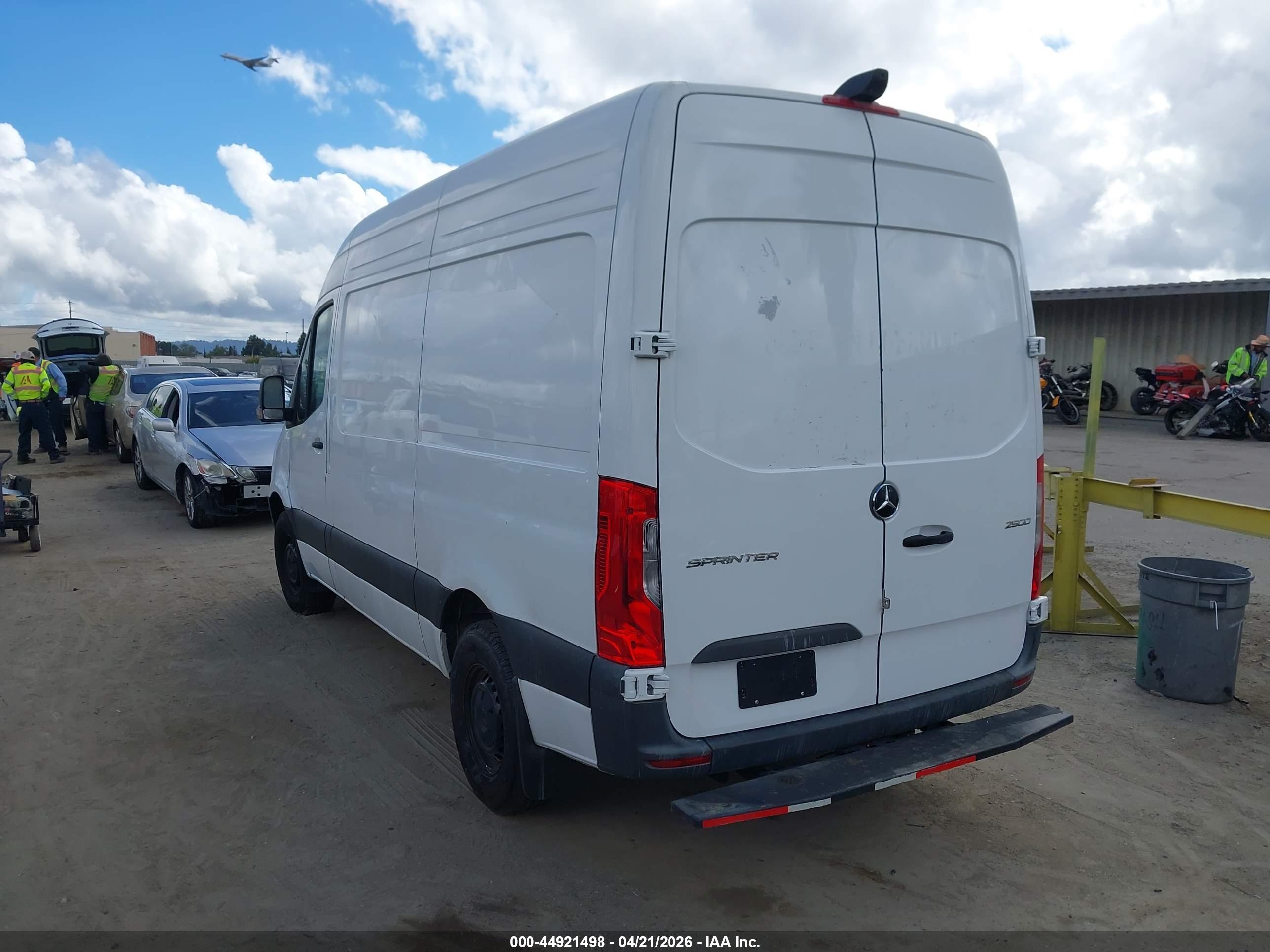 MERCEDES-BENZ SPRINTER image 3
