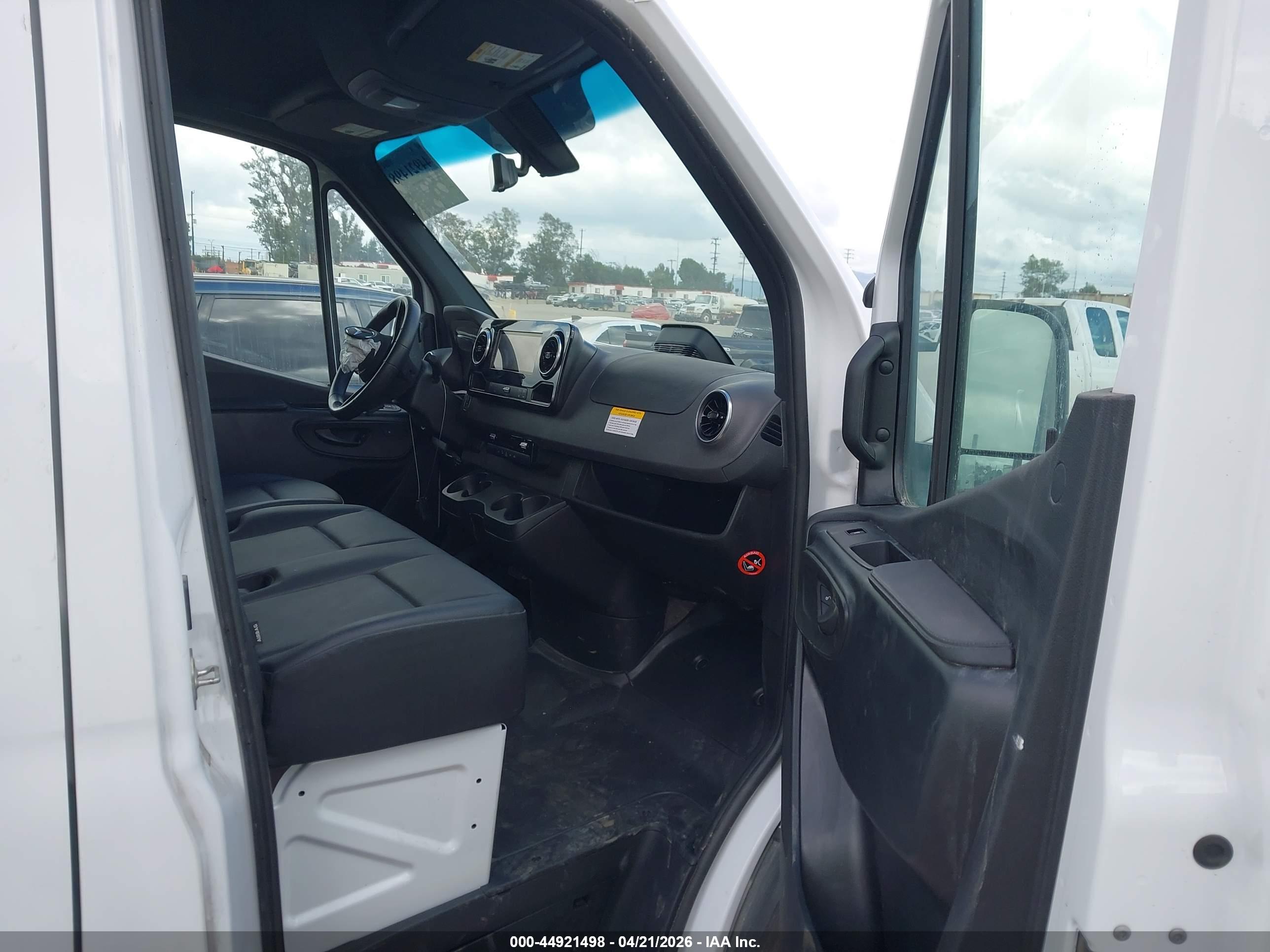 MERCEDES-BENZ SPRINTER image 5