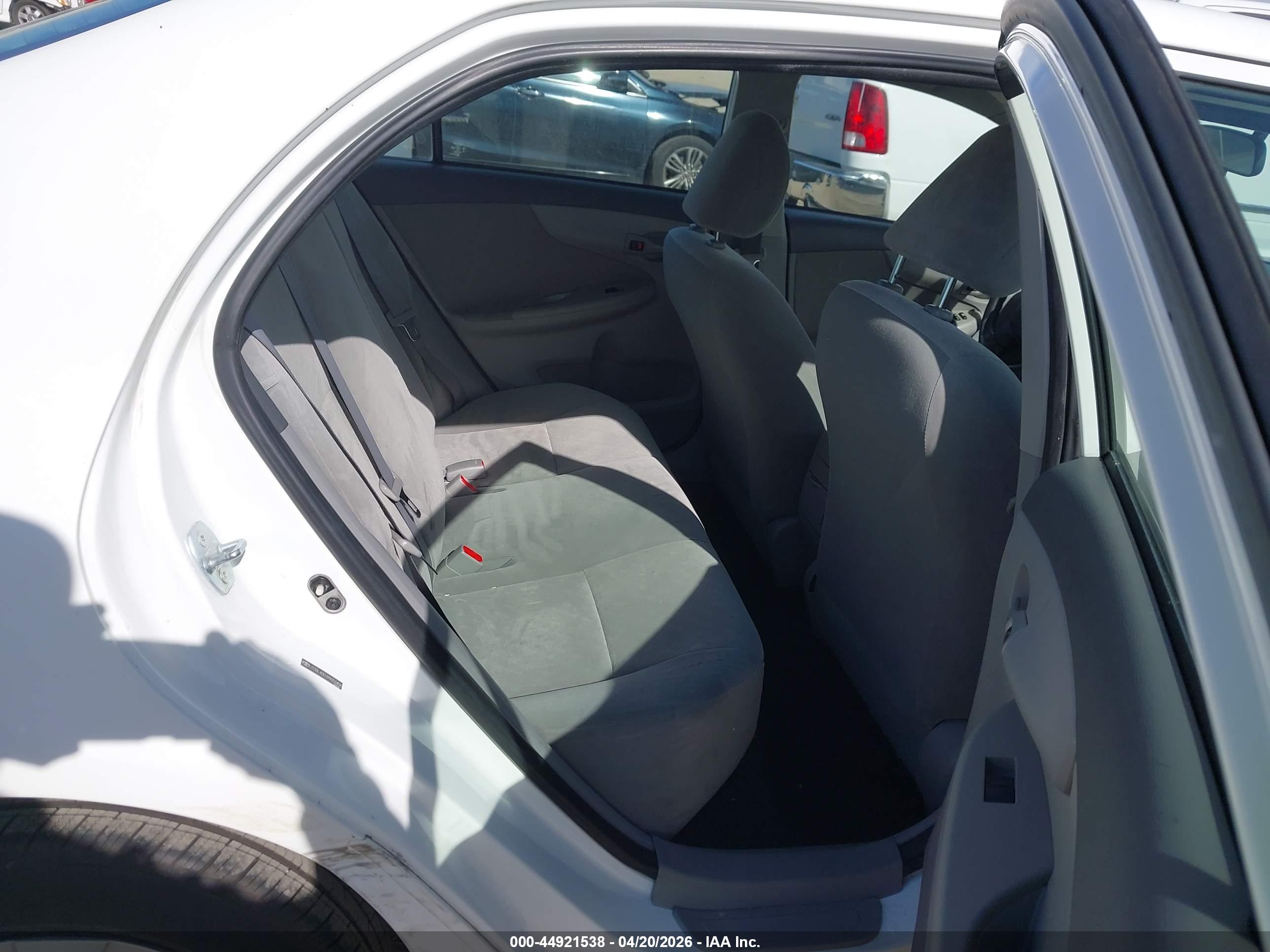 TOYOTA COROLLA image 8