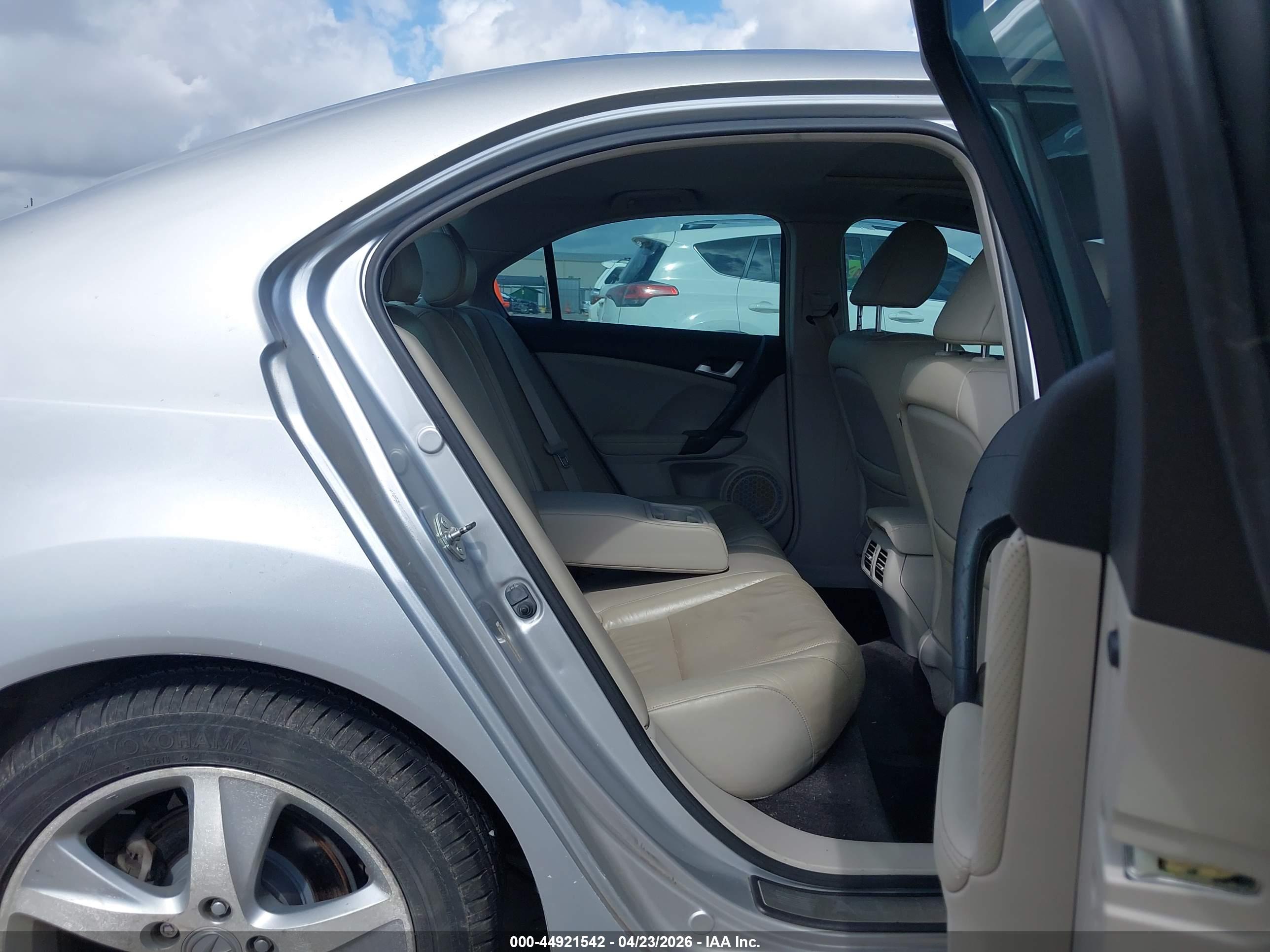 ACURA TSX image 8