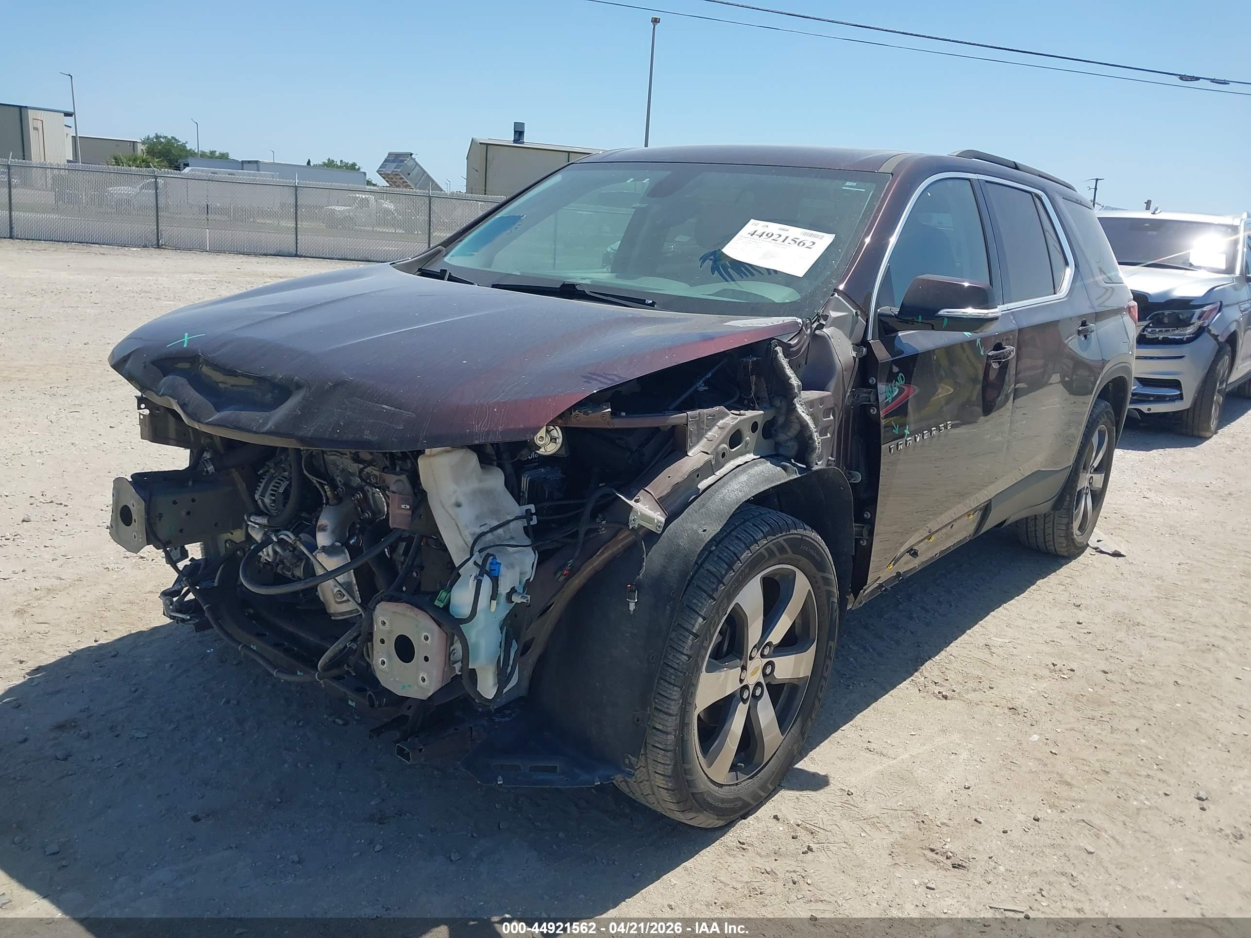 CHEVROLET TRAVERSE image 2