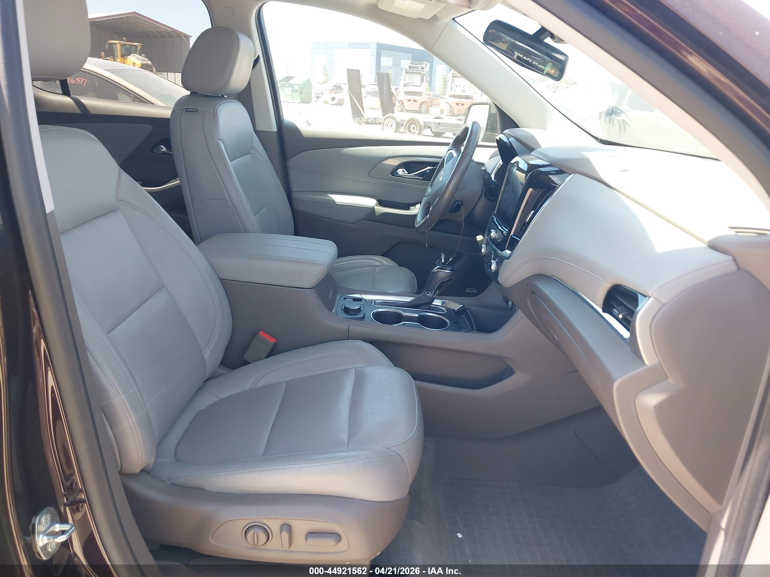 CHEVROLET TRAVERSE image 5