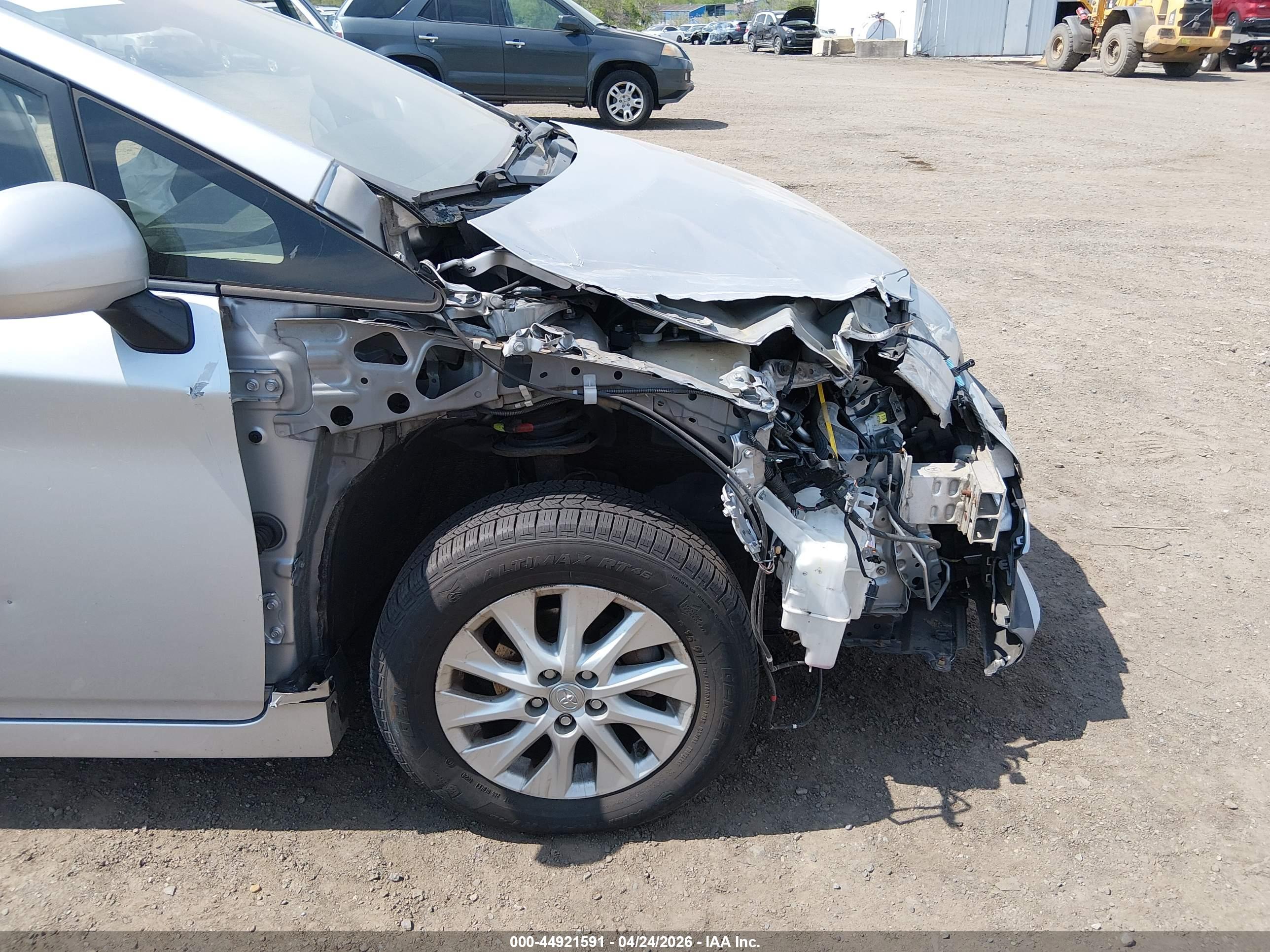 TOYOTA PRIUS image 6