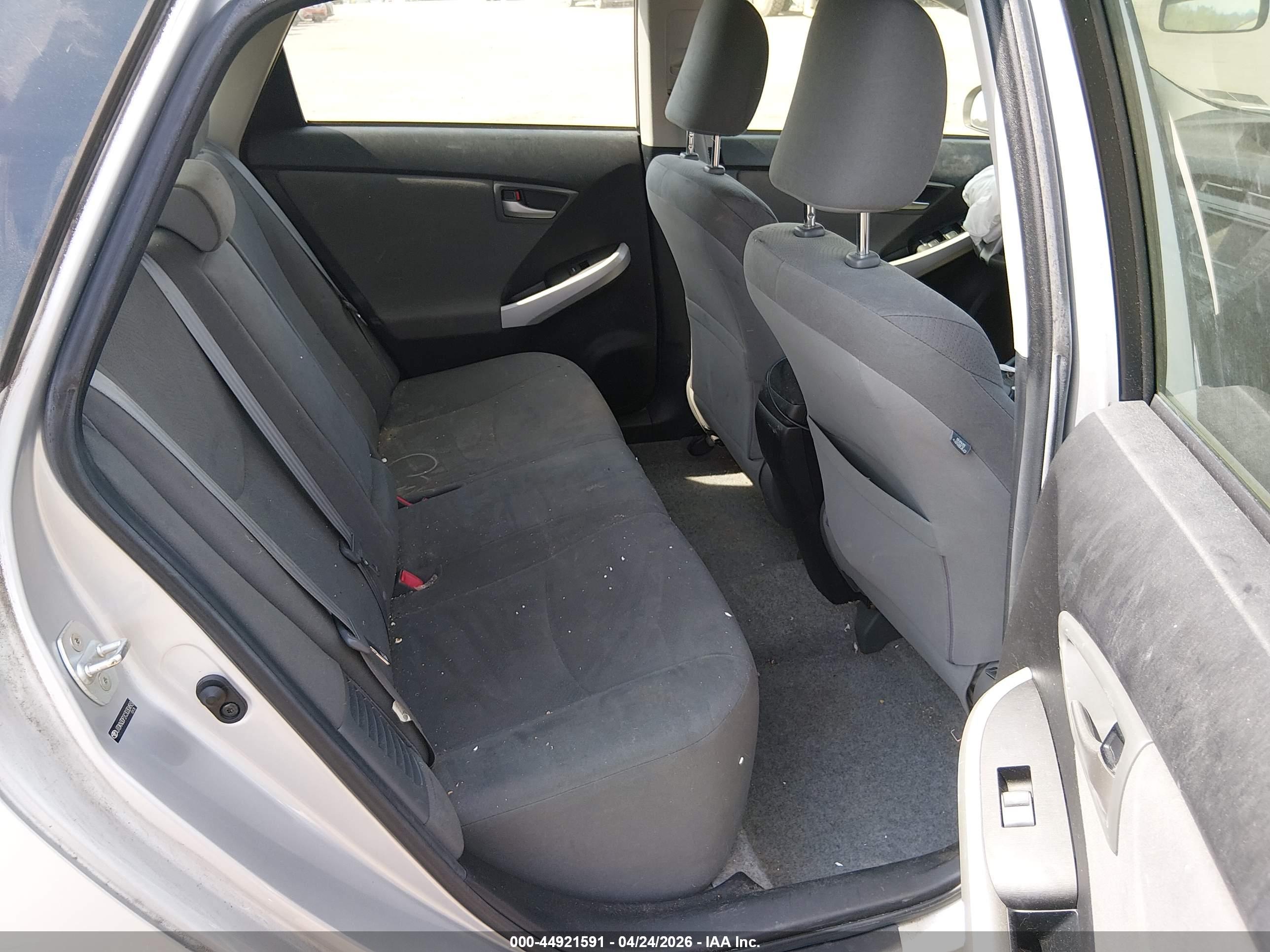 TOYOTA PRIUS image 8