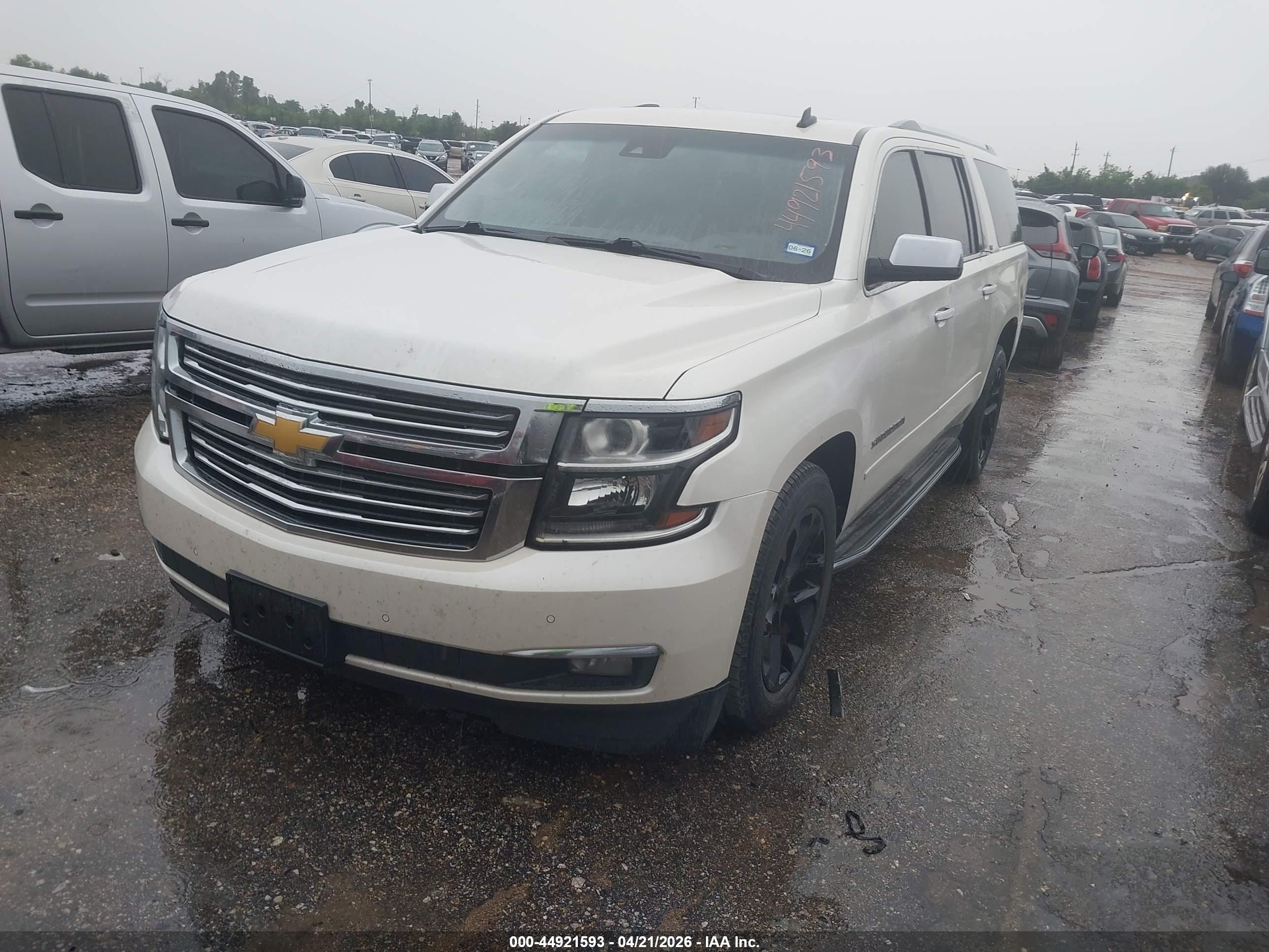 CHEVROLET SUBURBAN image 2