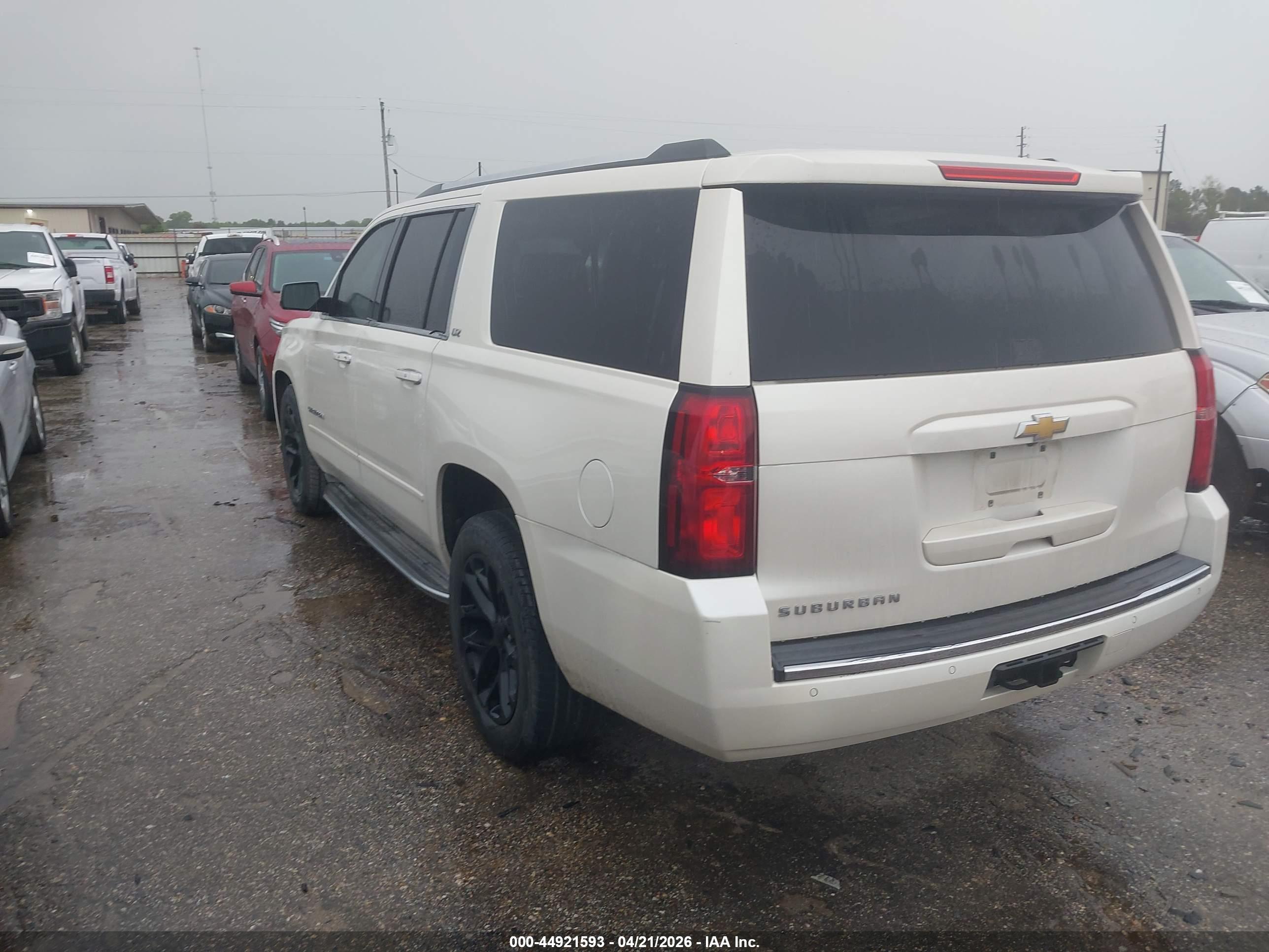CHEVROLET SUBURBAN image 3