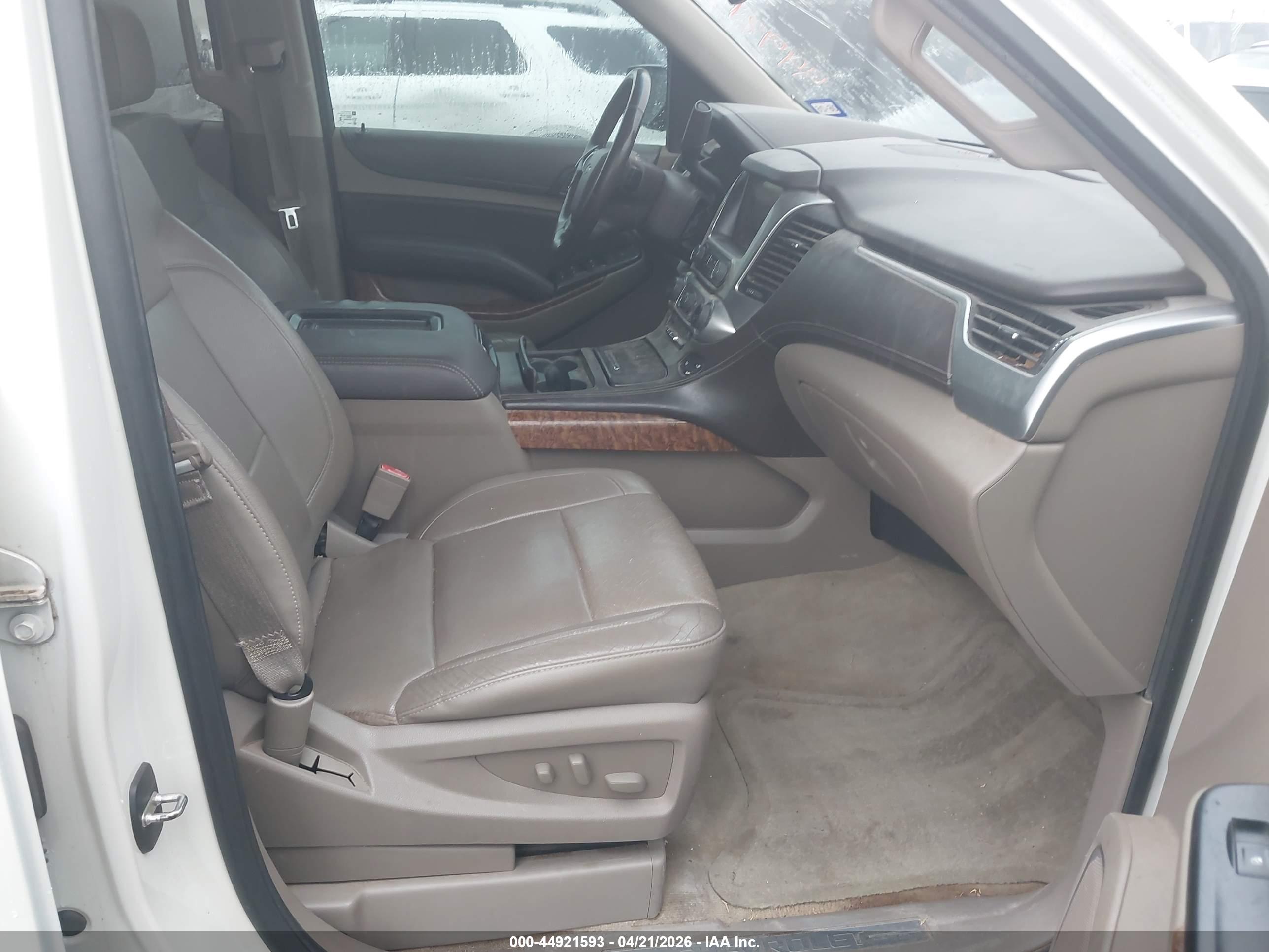 CHEVROLET SUBURBAN image 5
