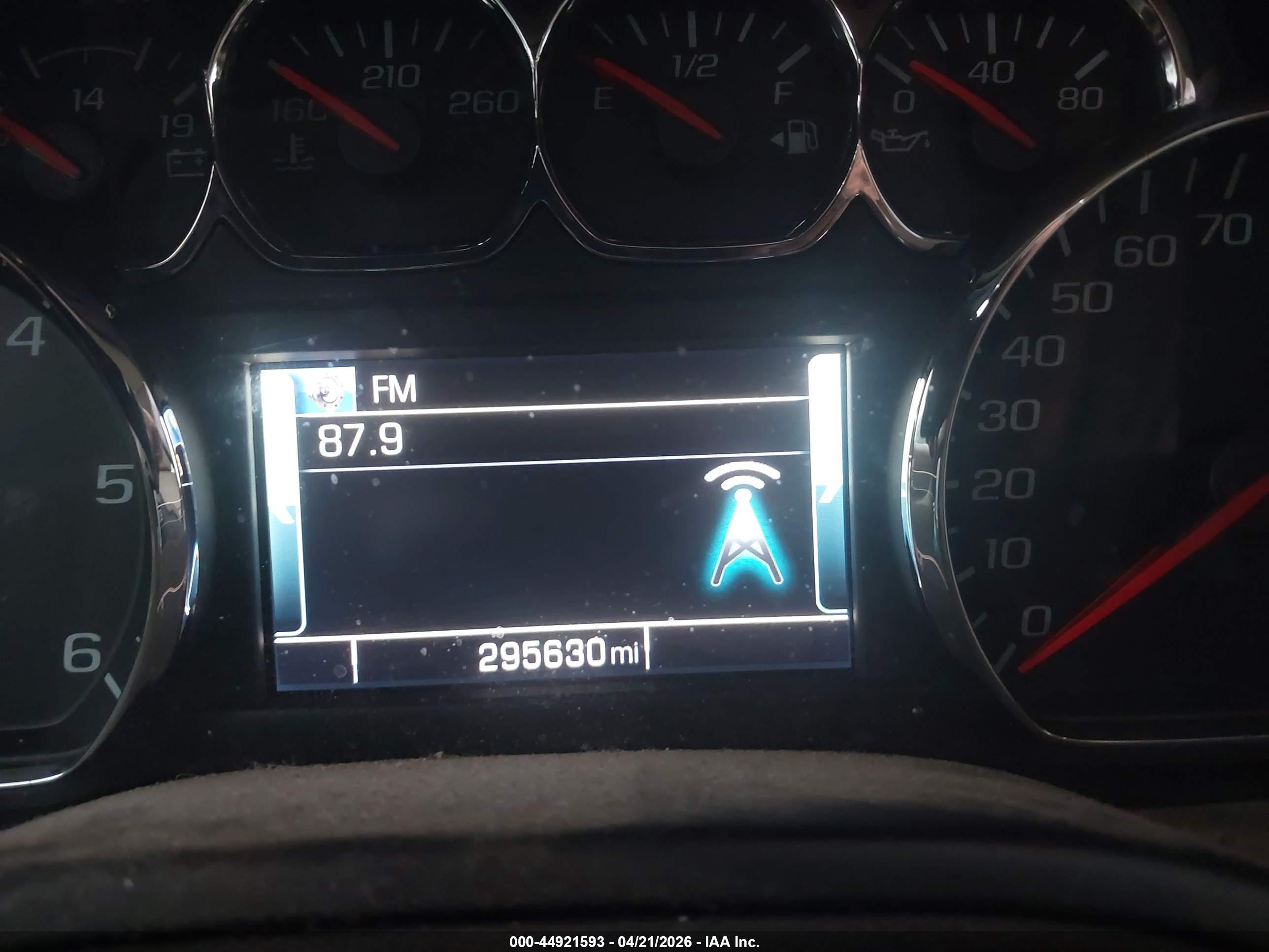 CHEVROLET SUBURBAN image 7