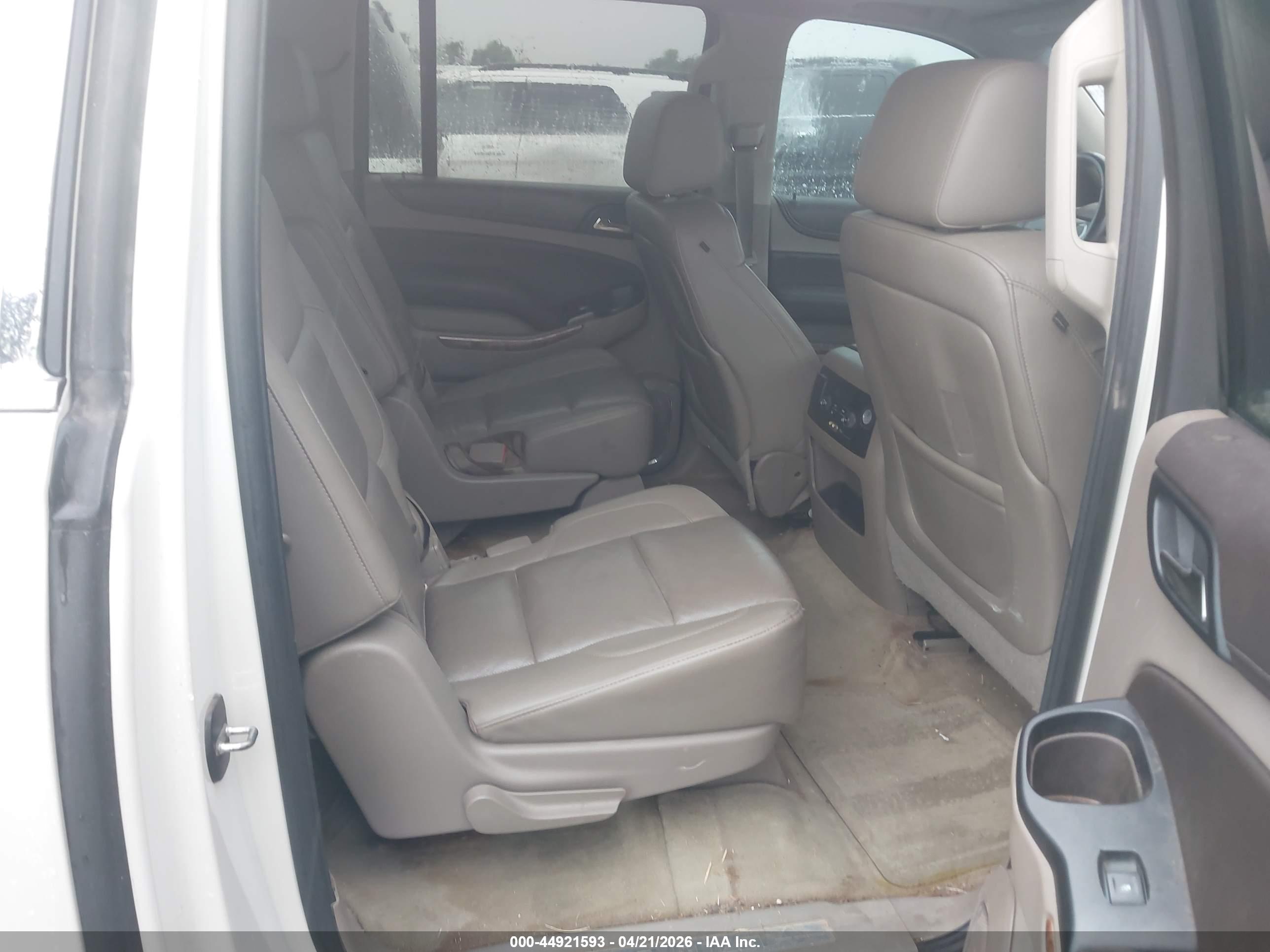 CHEVROLET SUBURBAN image 8