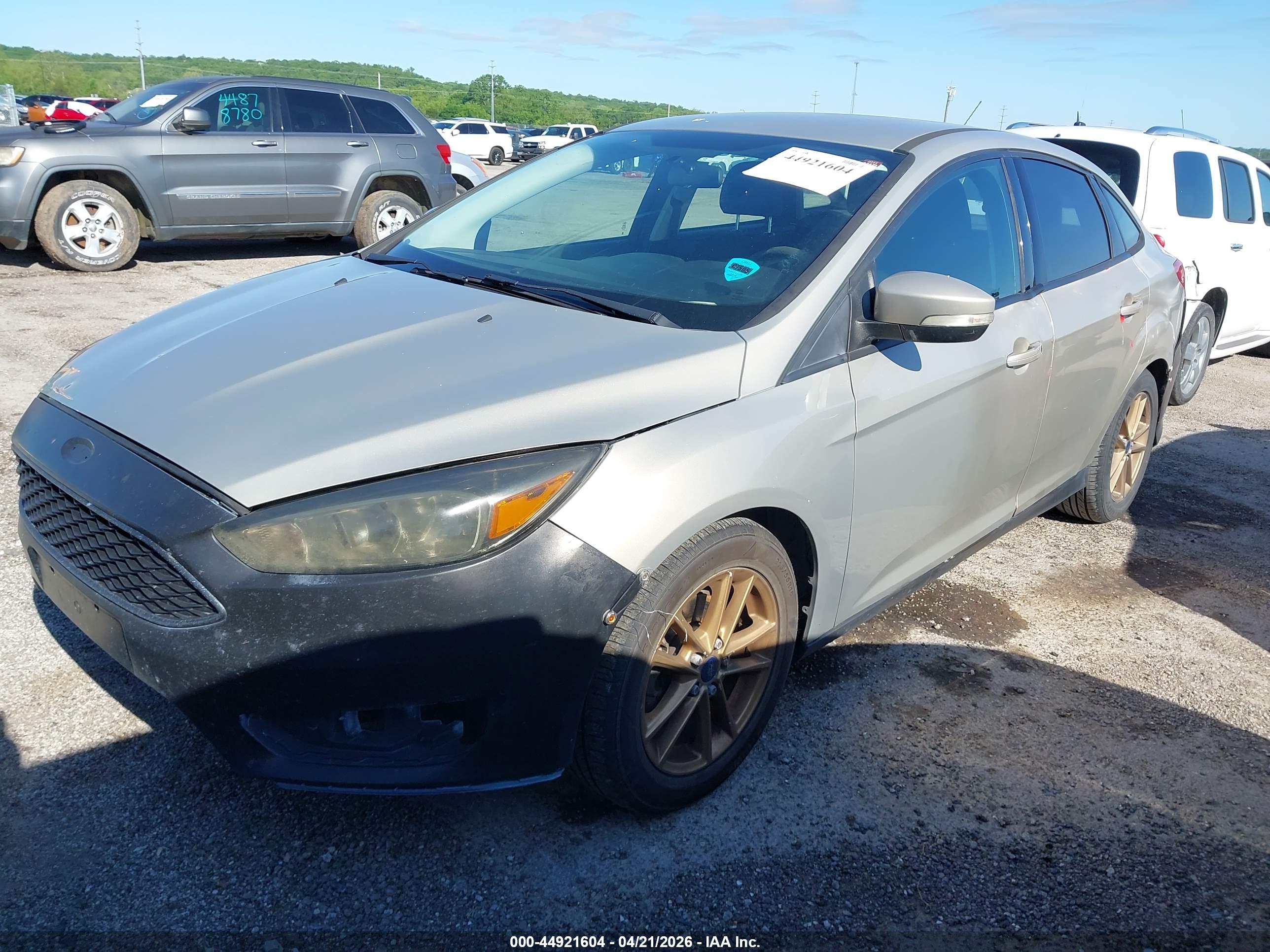 FORD FOCUS image 2