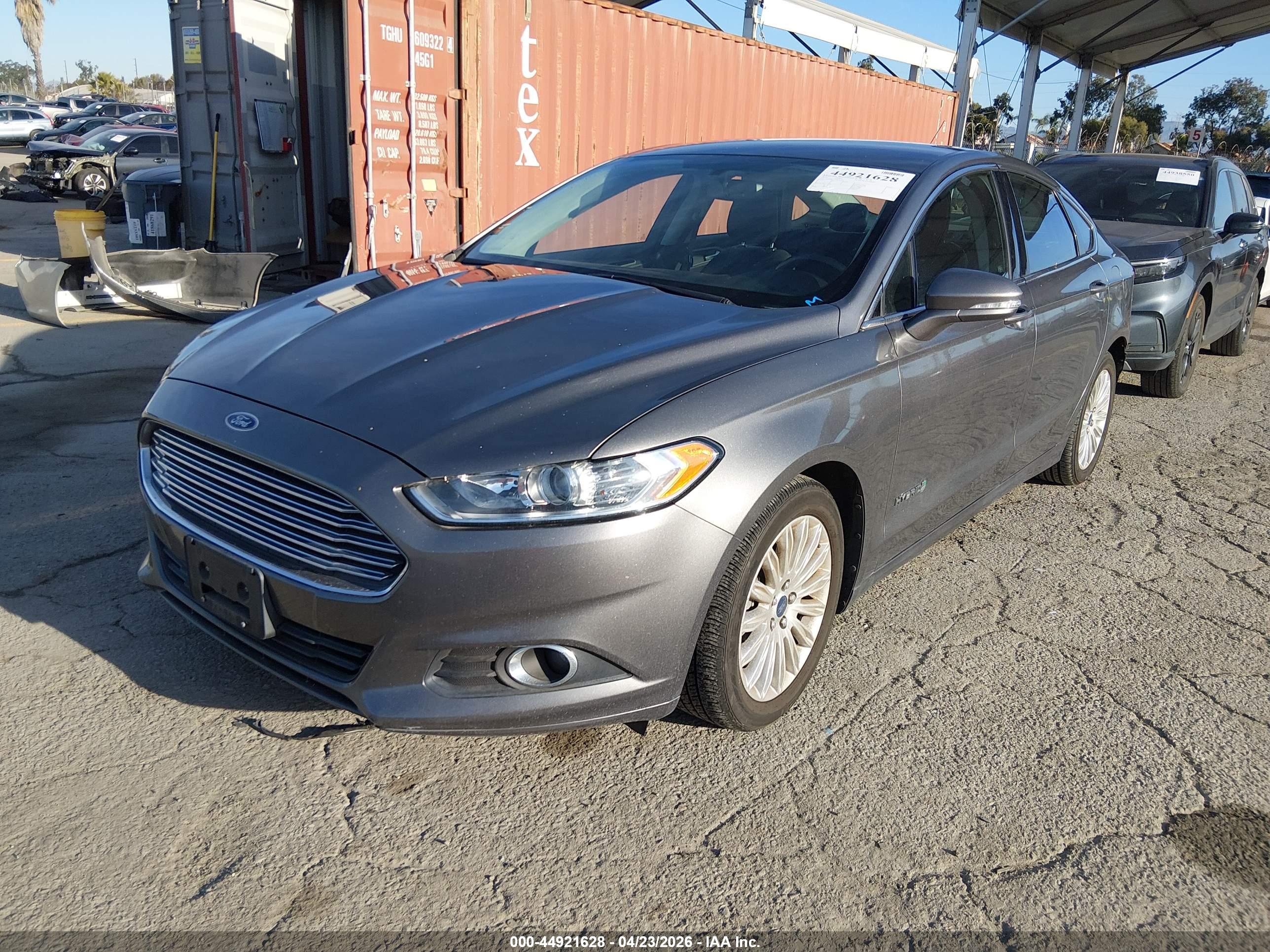FORD FUSION image 2
