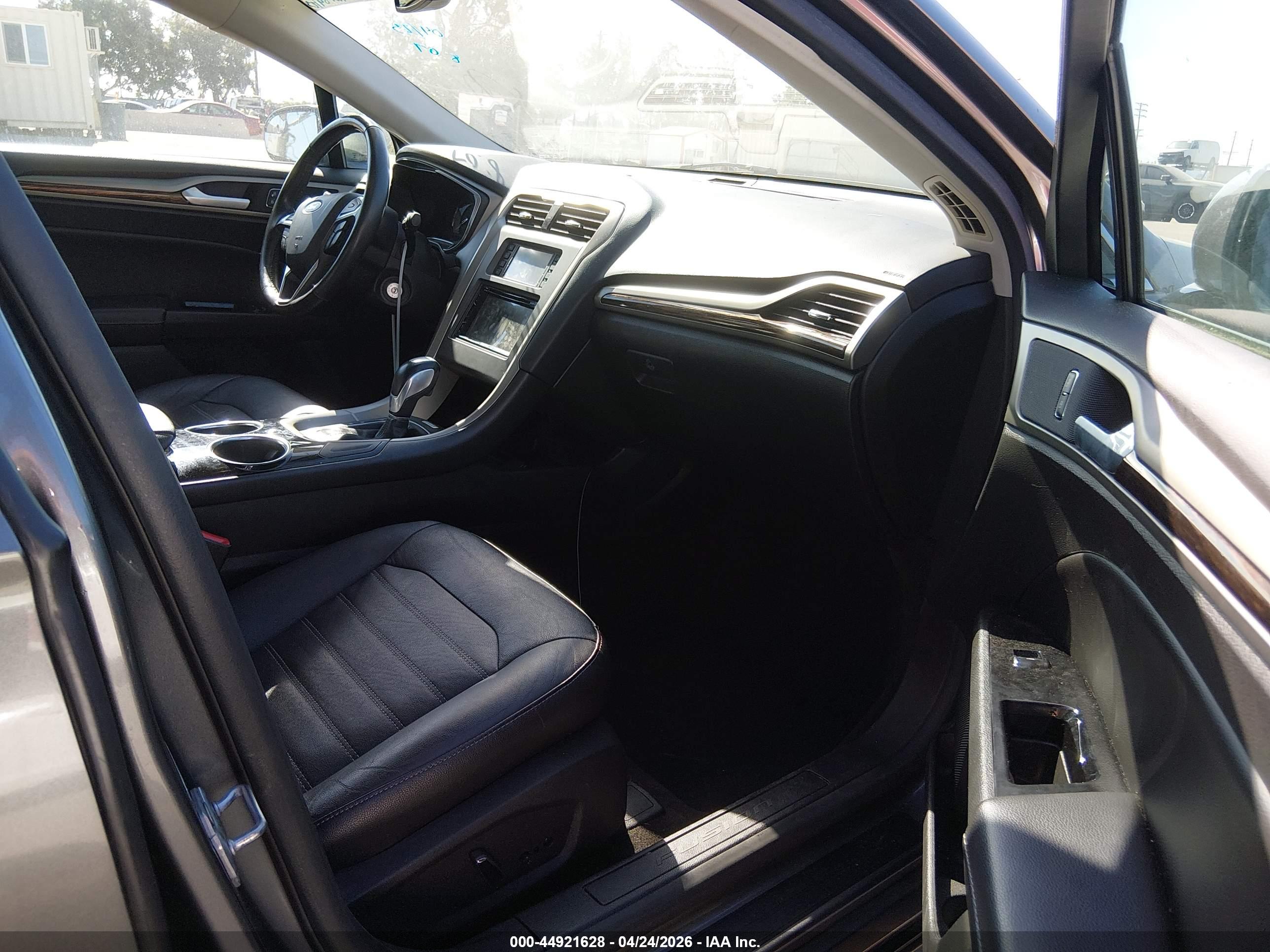 FORD FUSION image 5