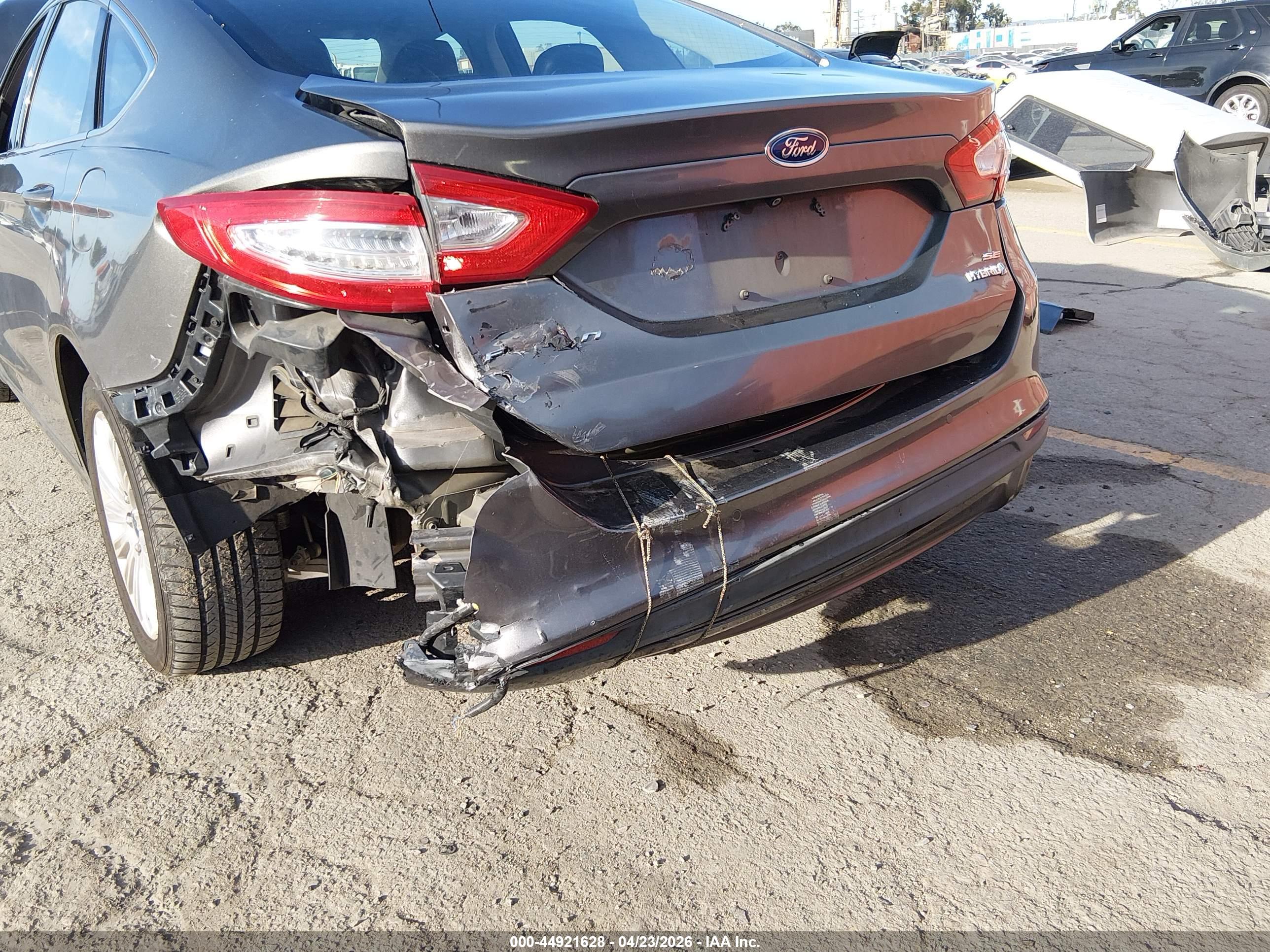 FORD FUSION image 6