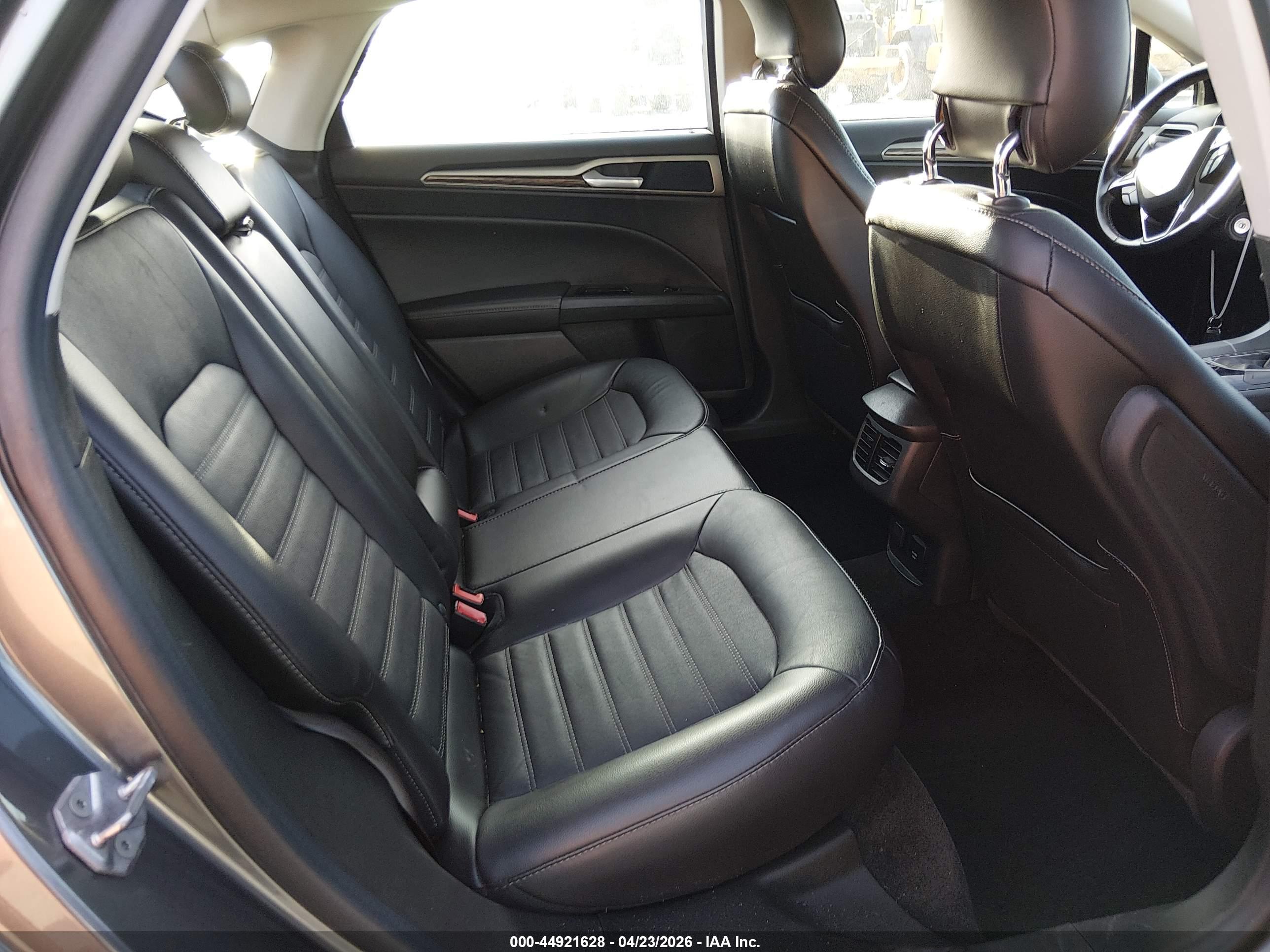 FORD FUSION image 8