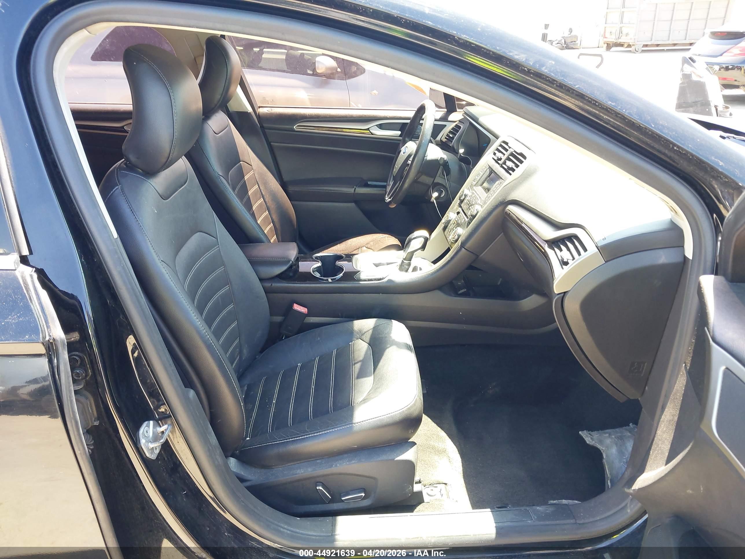 FORD FUSION image 5