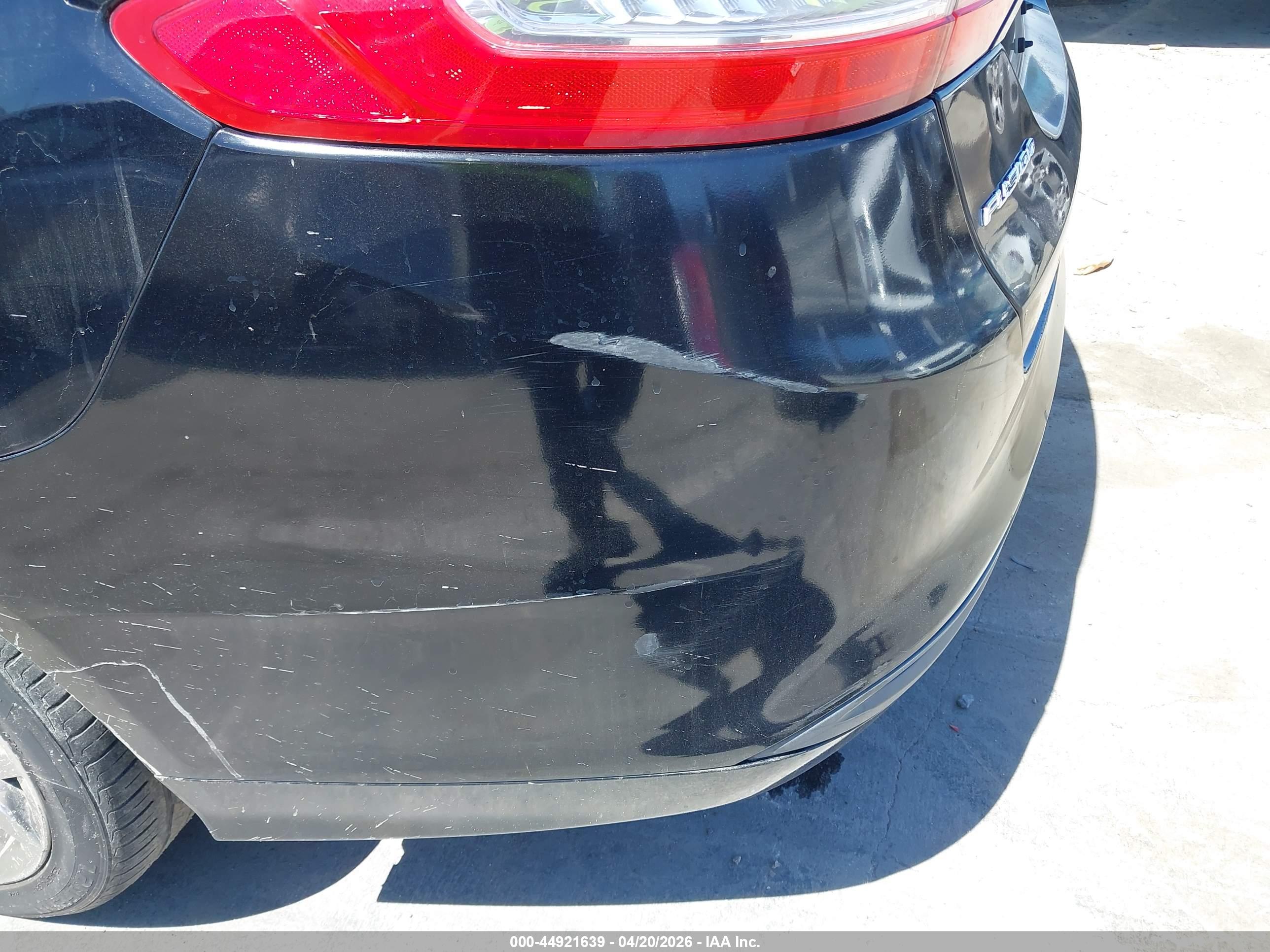 FORD FUSION image 6