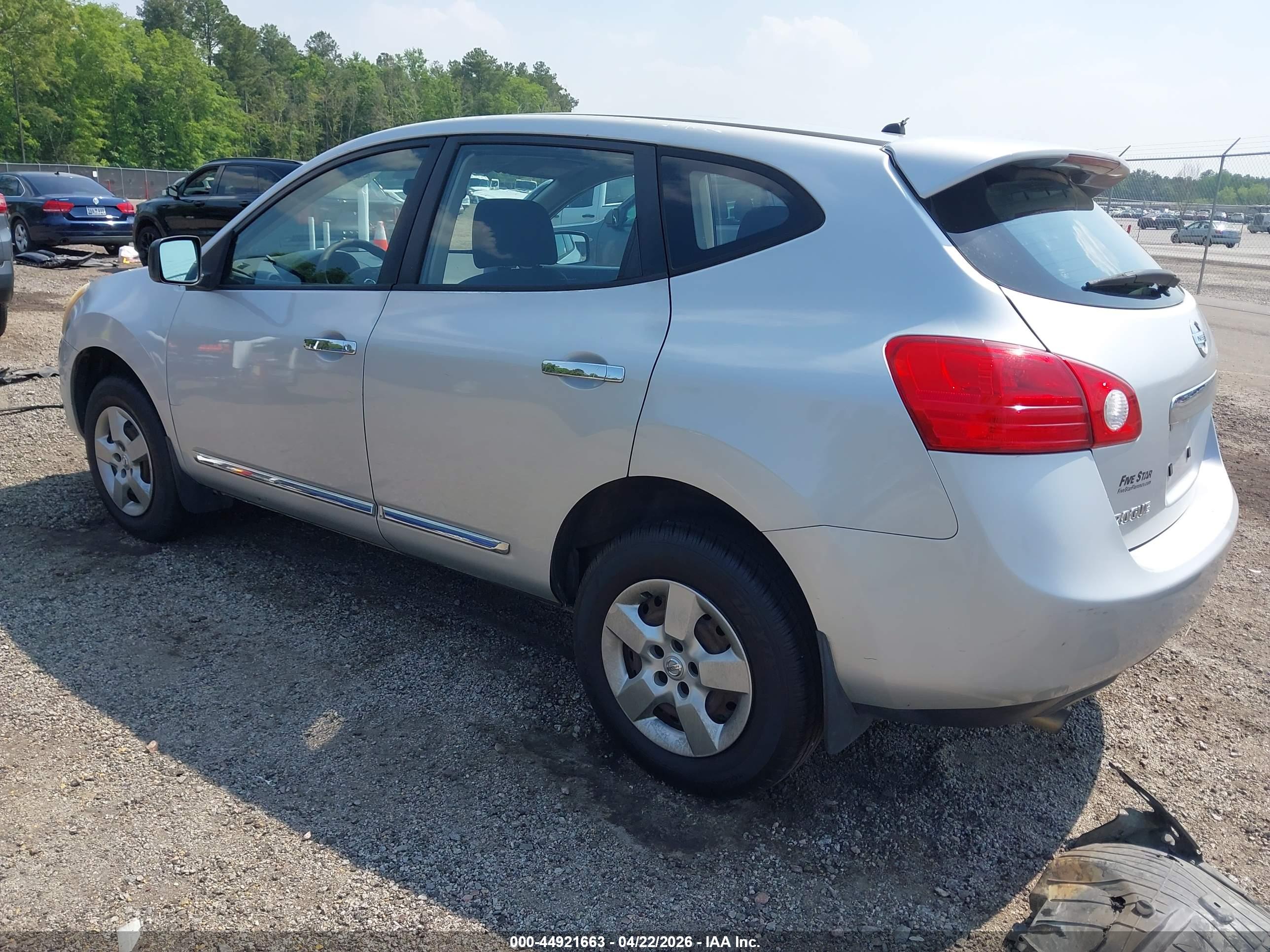 NISSAN ROGUE image 3