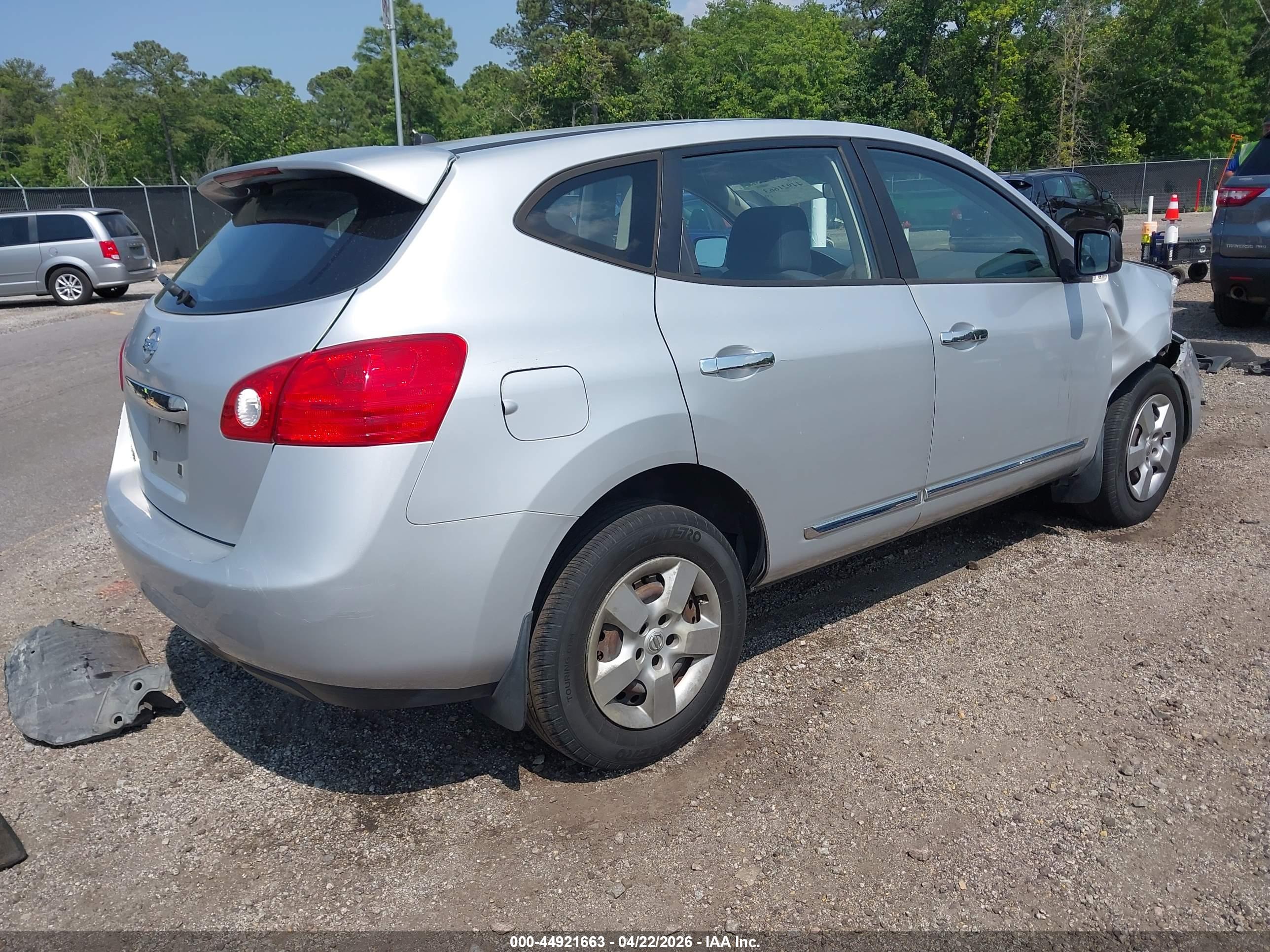 NISSAN ROGUE image 4