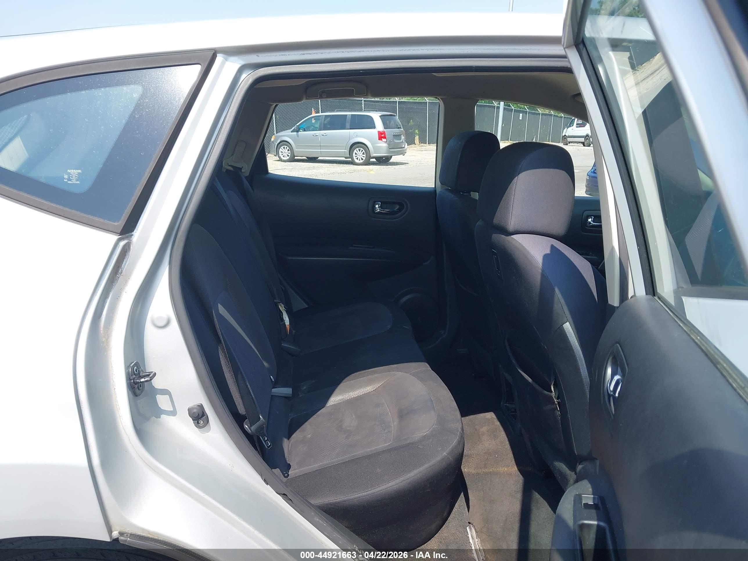 NISSAN ROGUE image 8