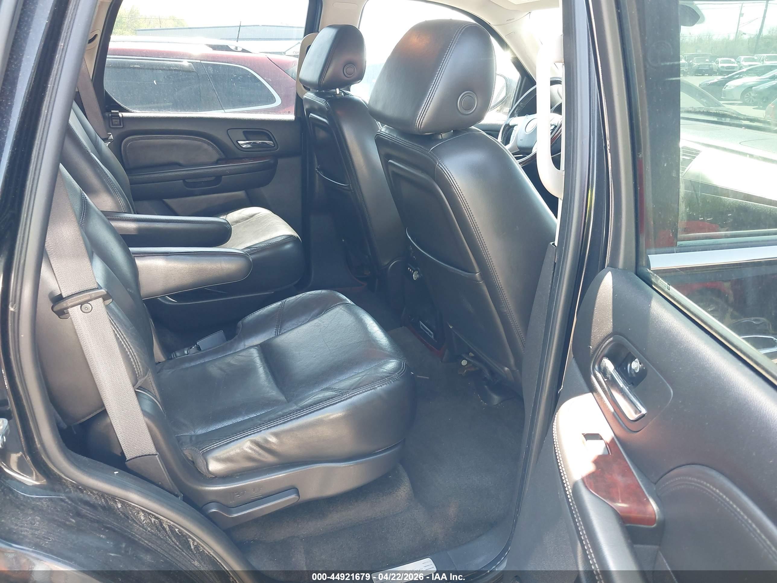 CADILLAC ESCALADE image 8