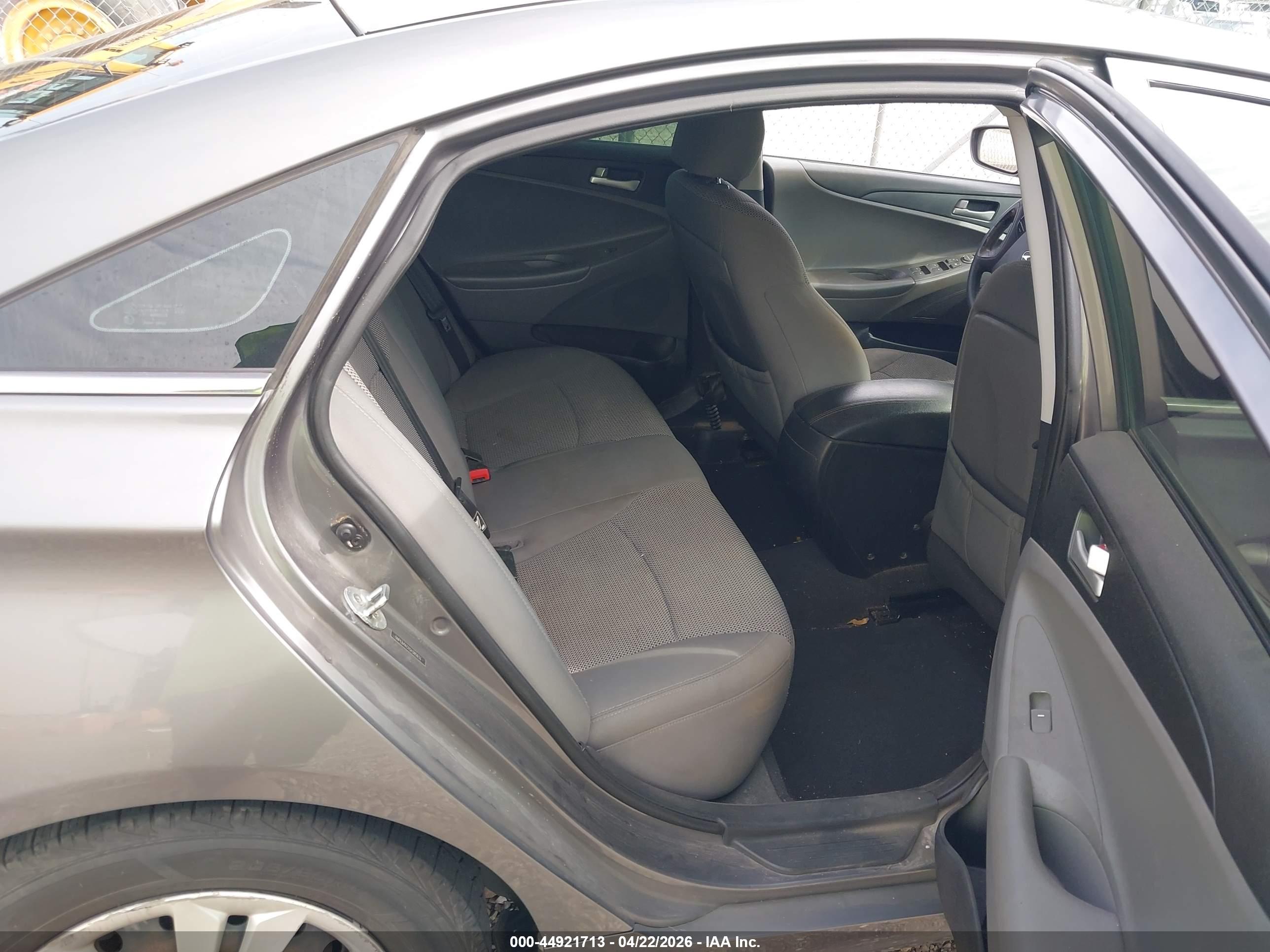HYUNDAI SONATA image 8