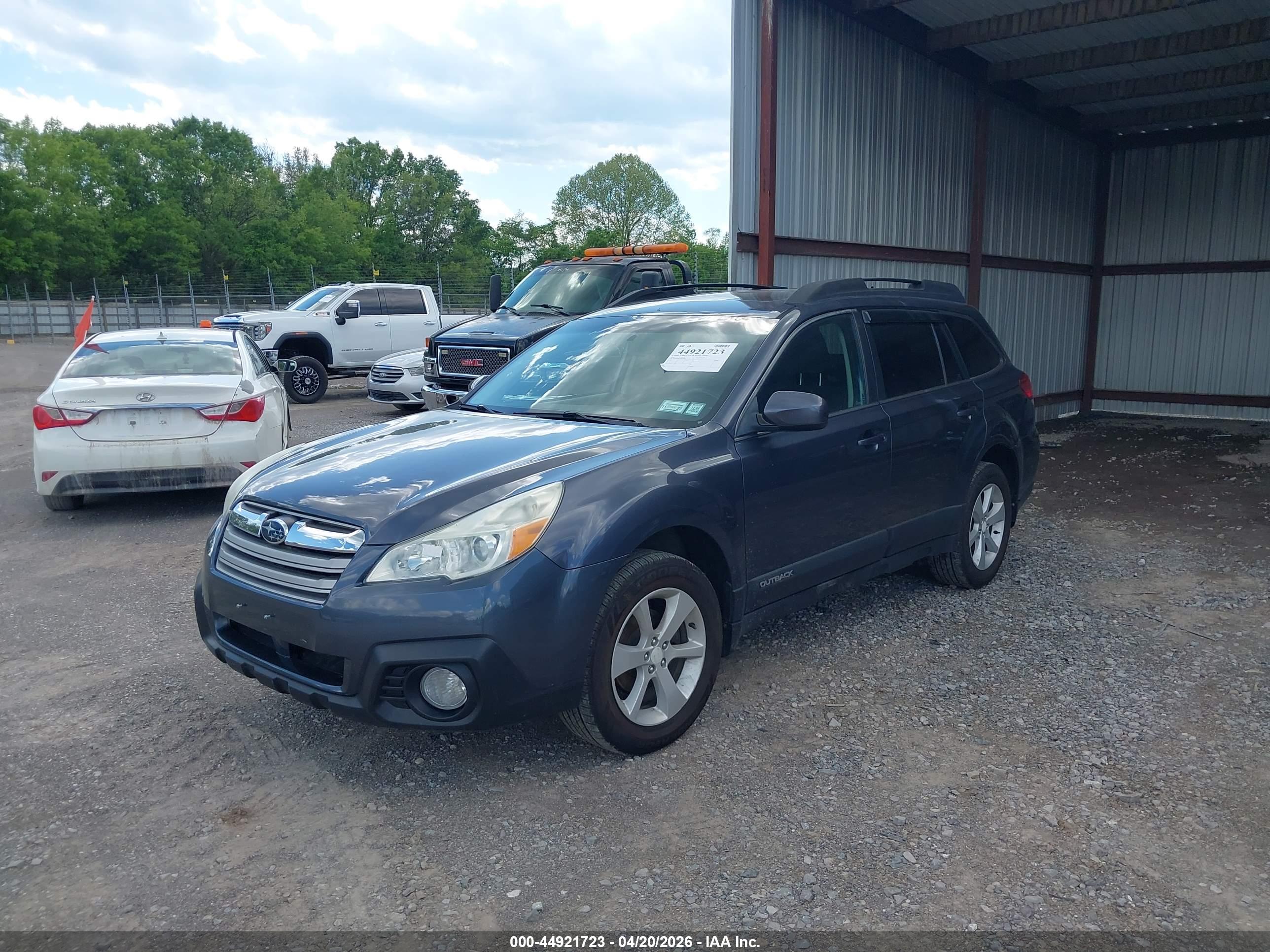 SUBARU OUTBACK image 2