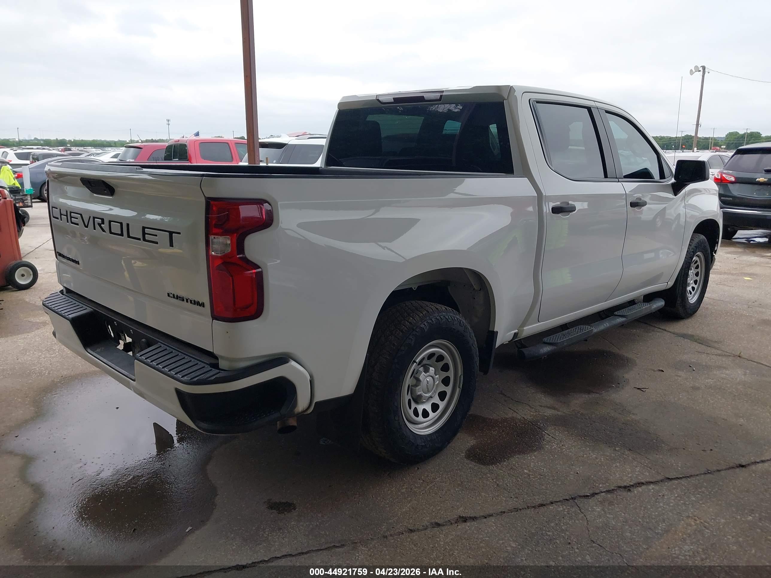 CHEVROLET SILVERADO image 4